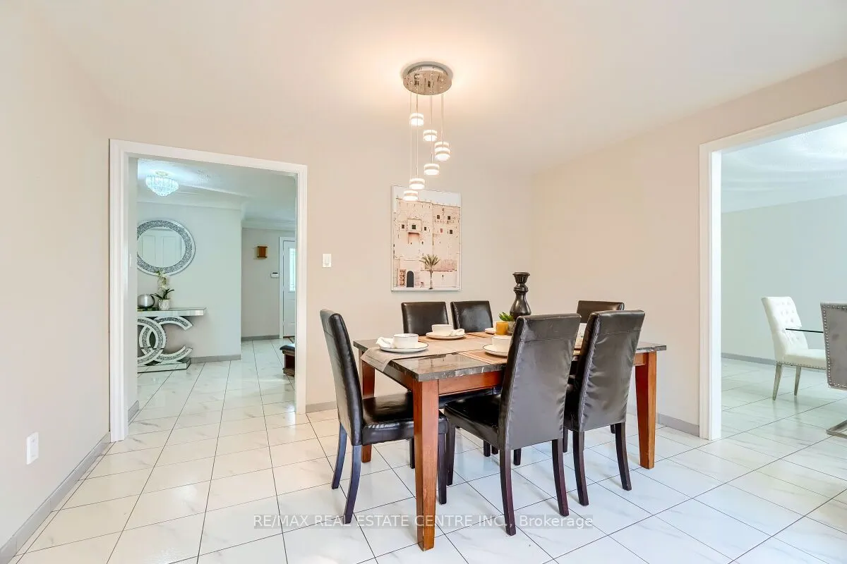 16 Vogue Court