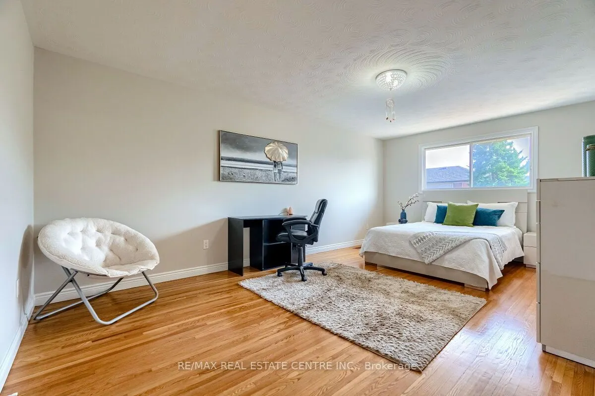 16 Vogue Court