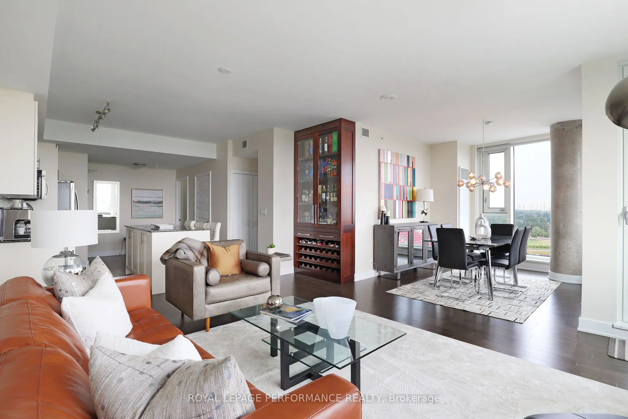 1035 BANK Street, #907