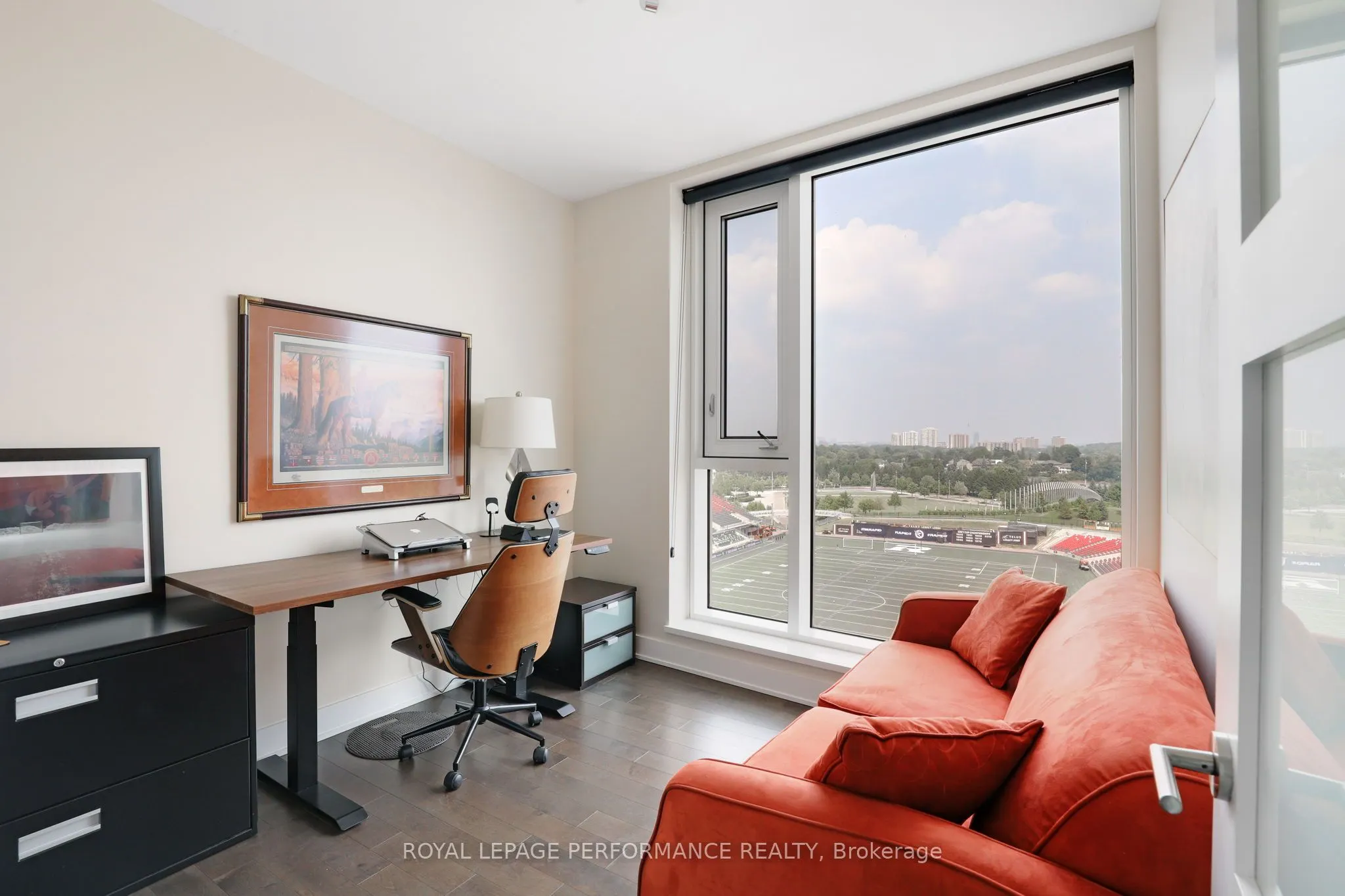 1035 BANK Street, #907