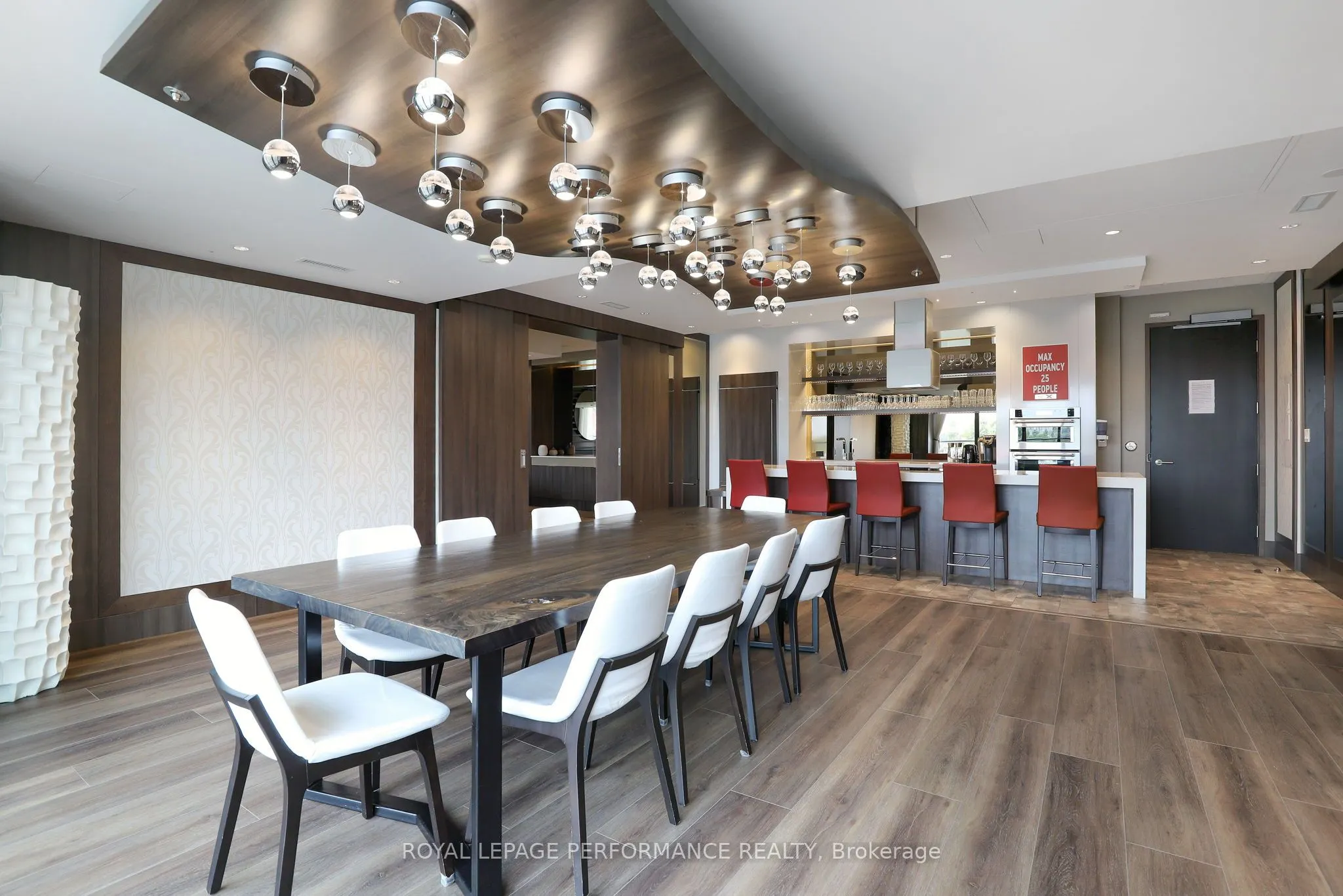 1035 BANK Street, #907