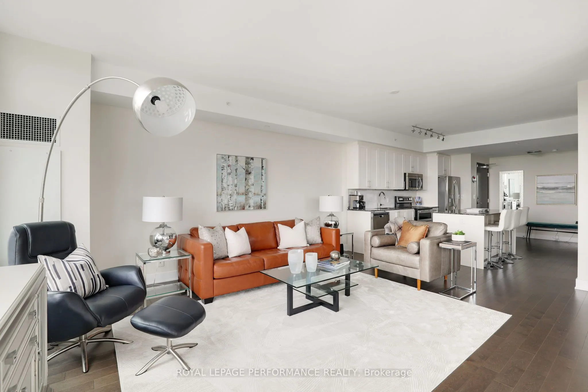 1035 BANK Street, #907