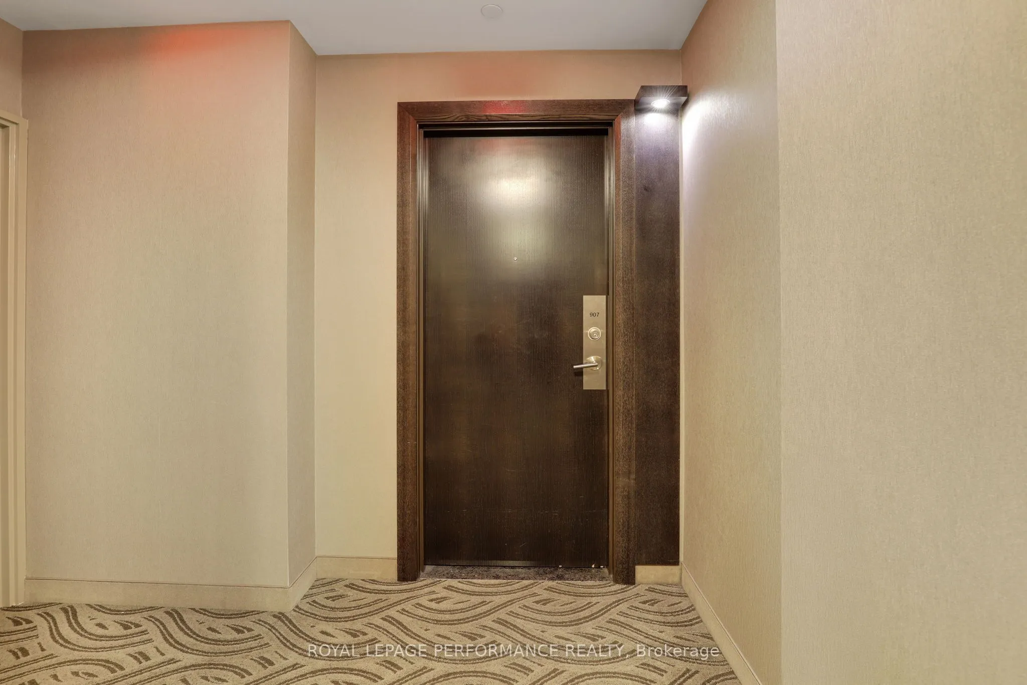 1035 BANK Street, #907