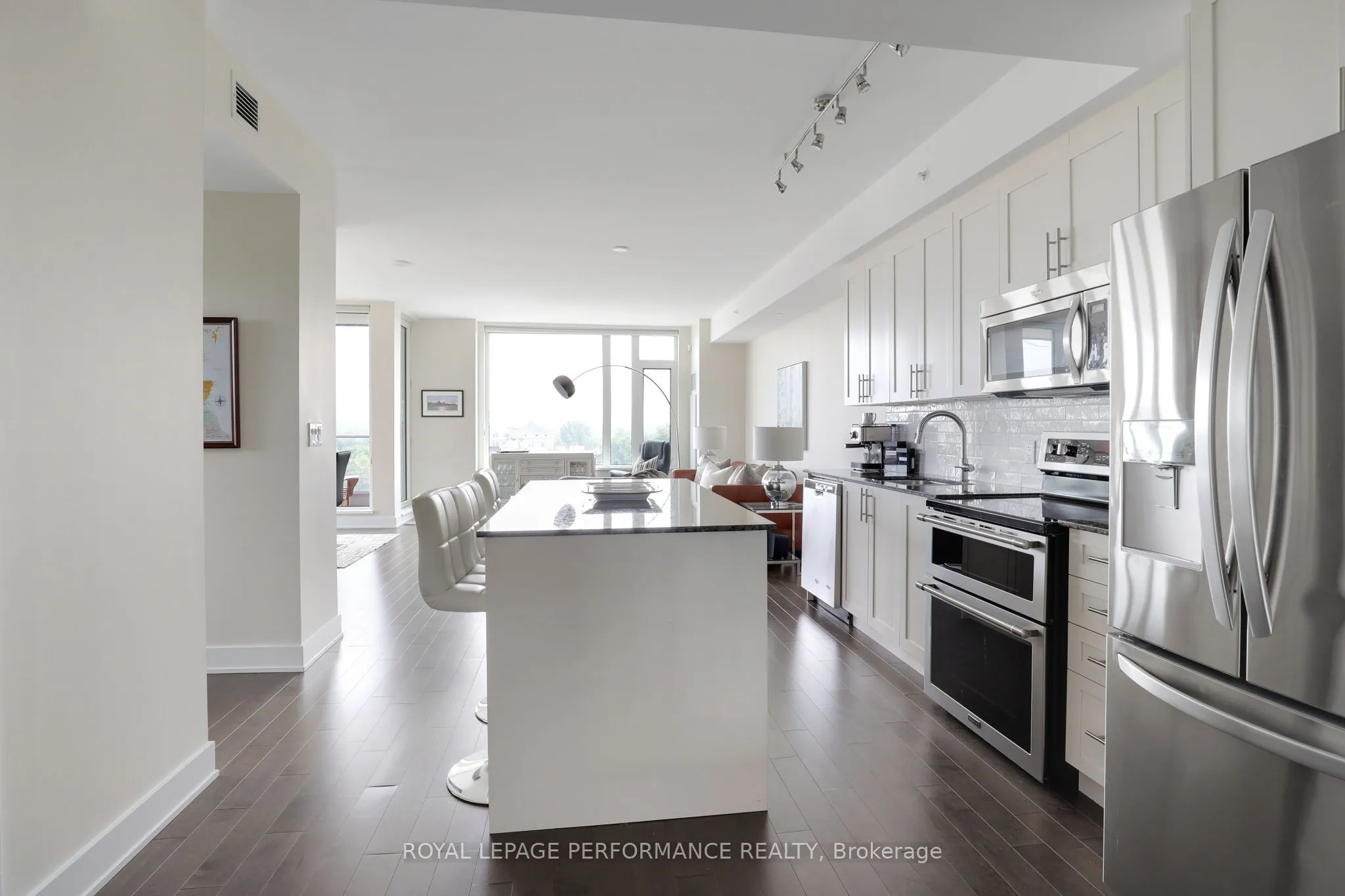 1035 BANK Street, #907