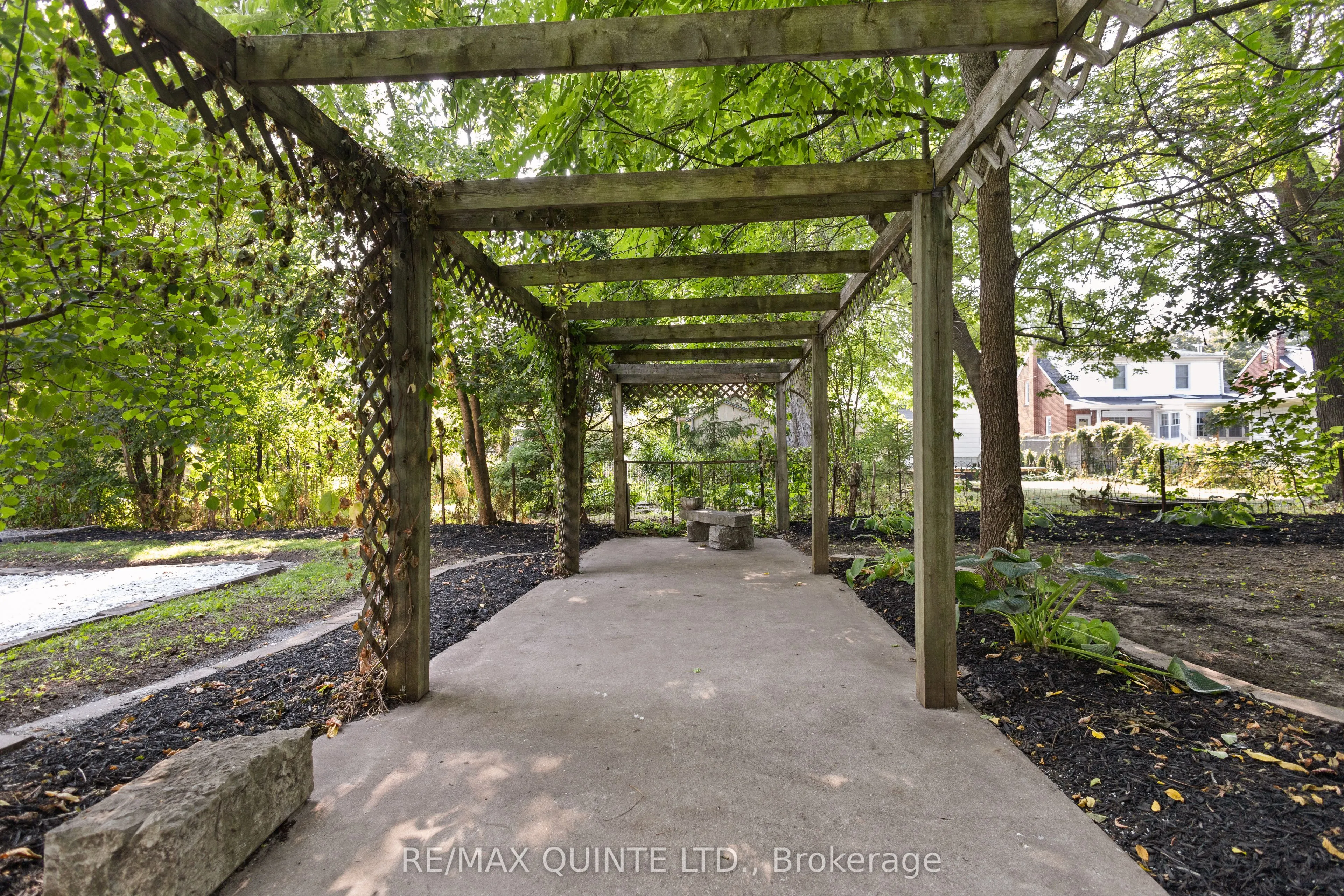 214 Victoria Avenue