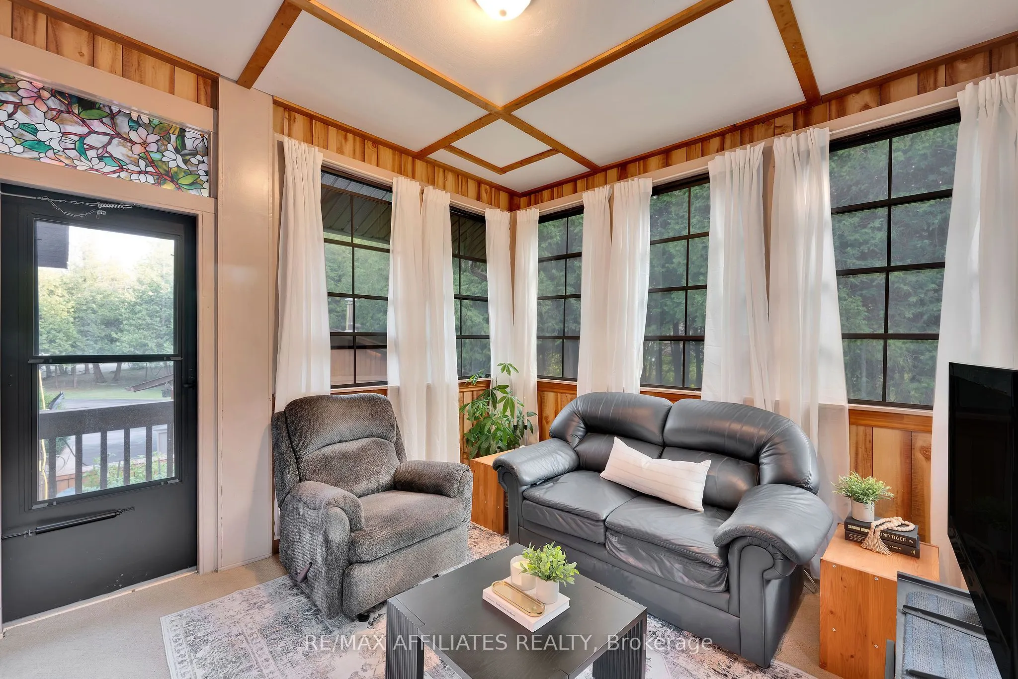 256 Saunders Road