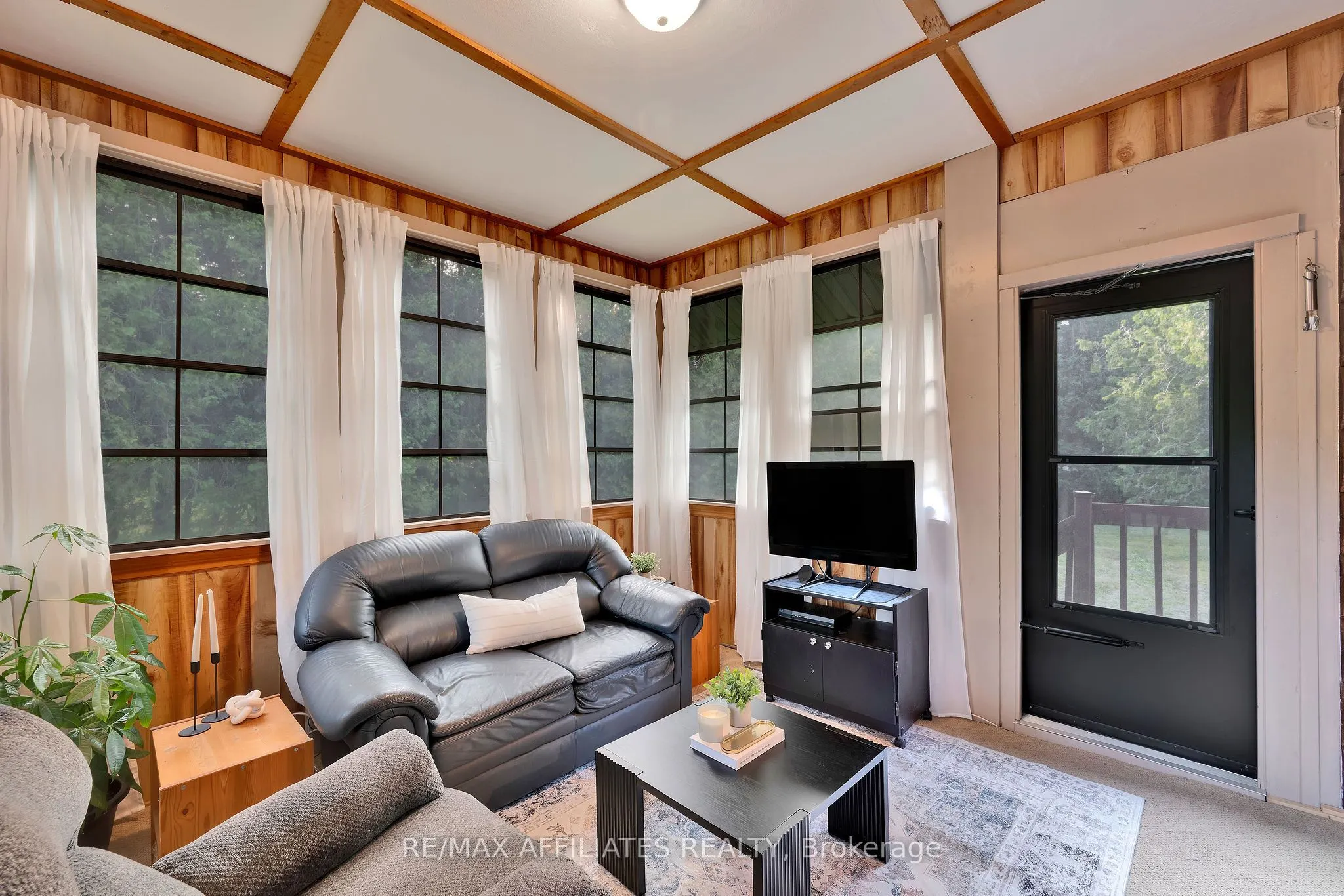 256 Saunders Road
