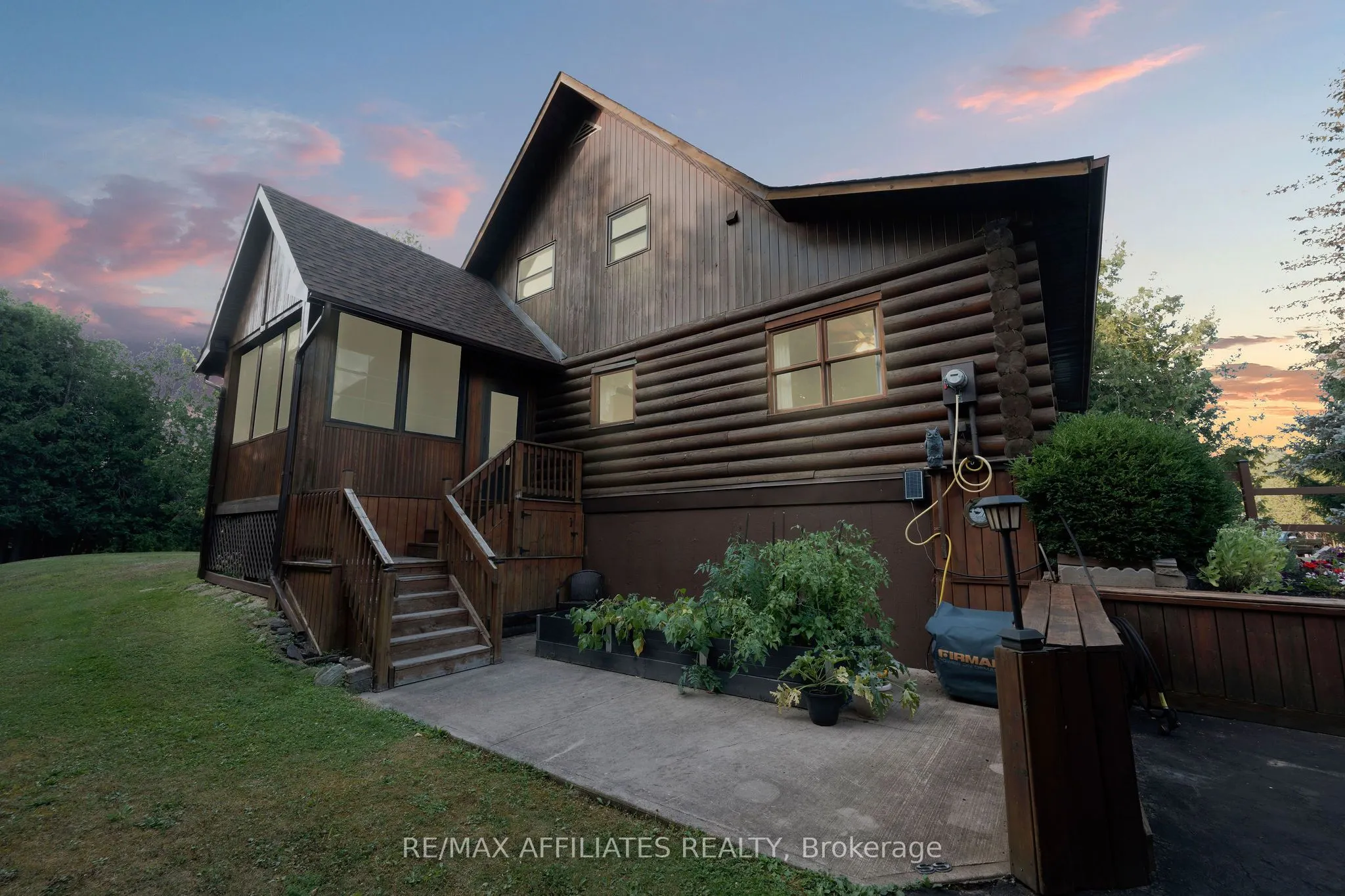 256 Saunders Road