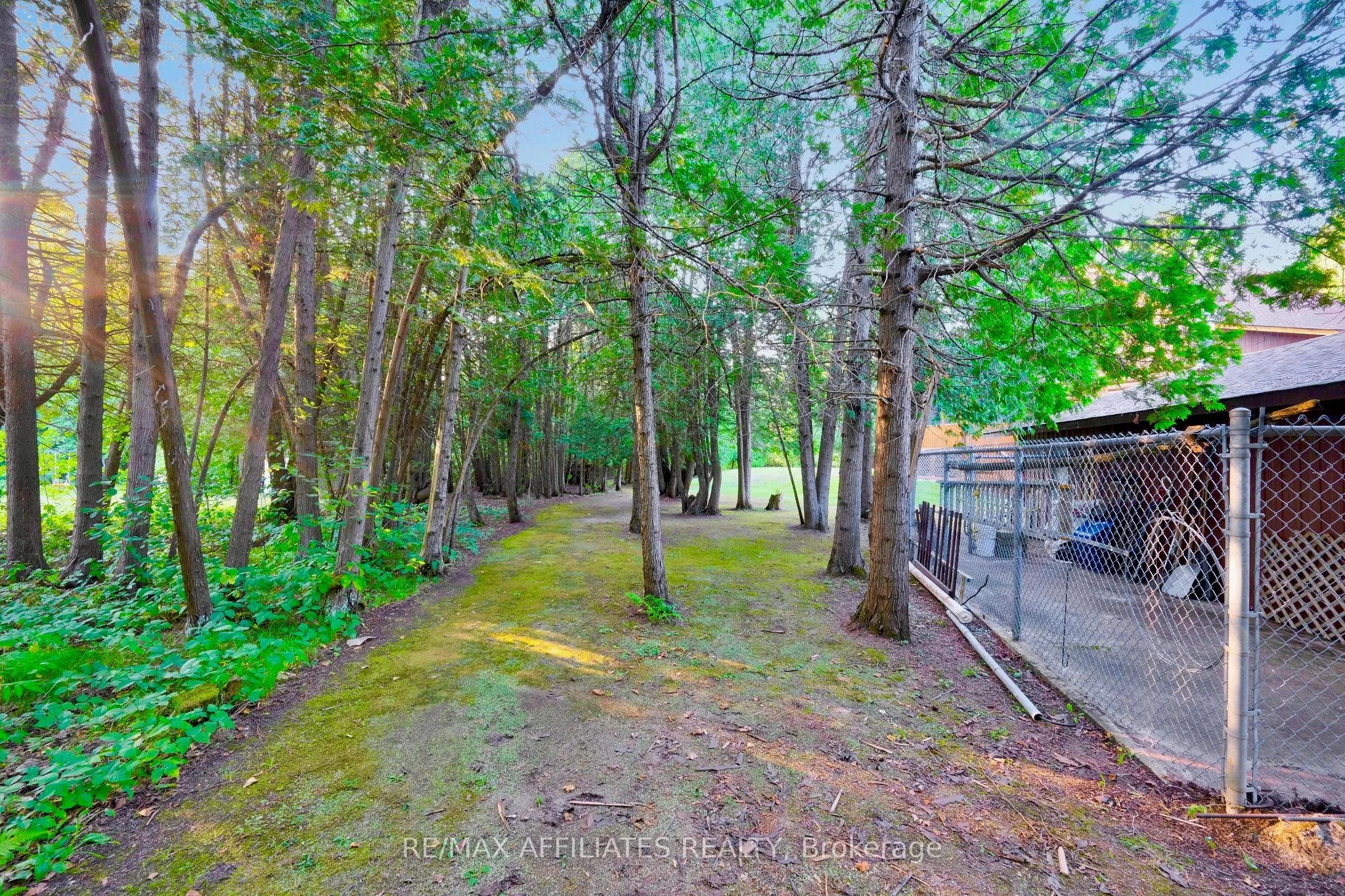 256 Saunders Road