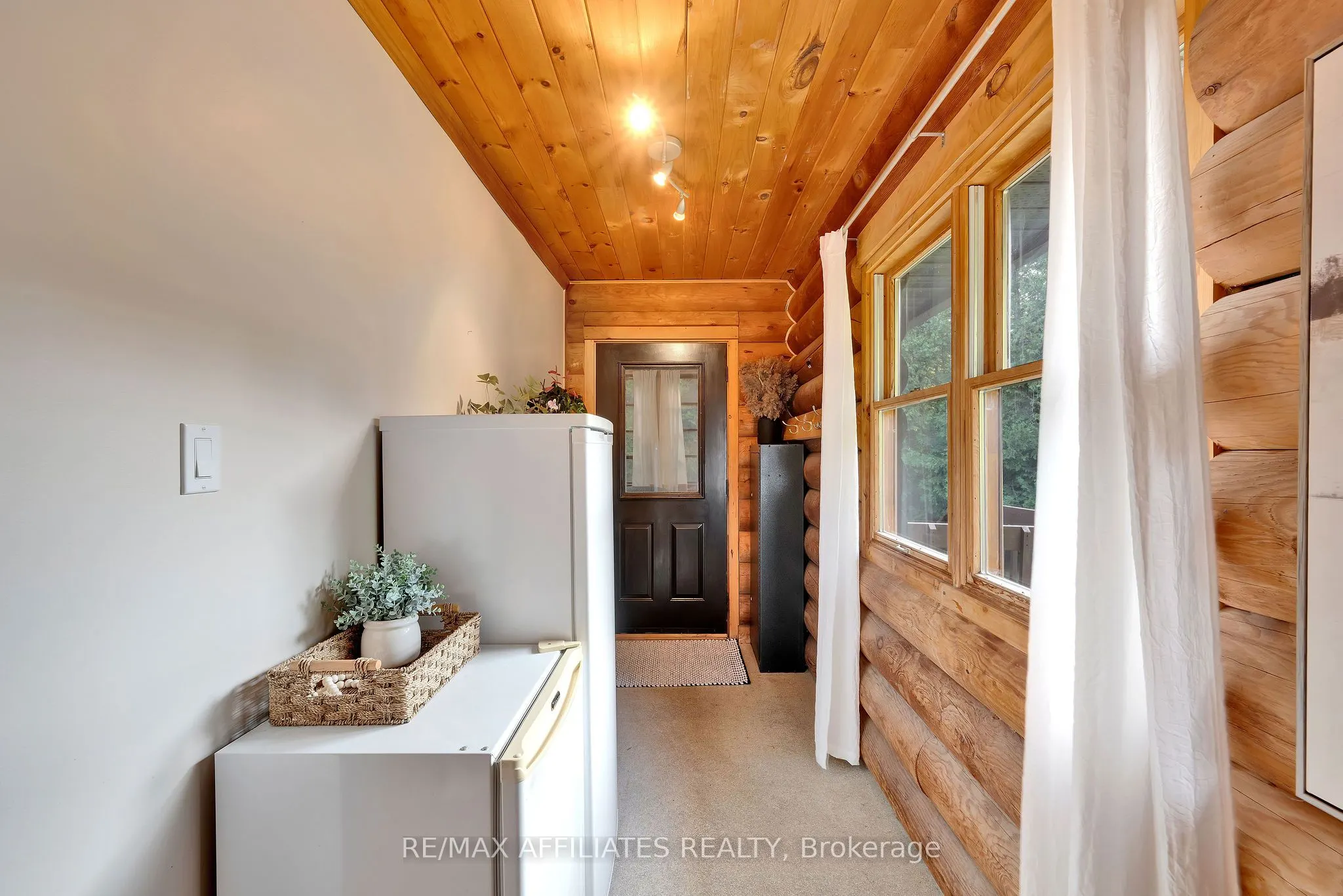 256 Saunders Road