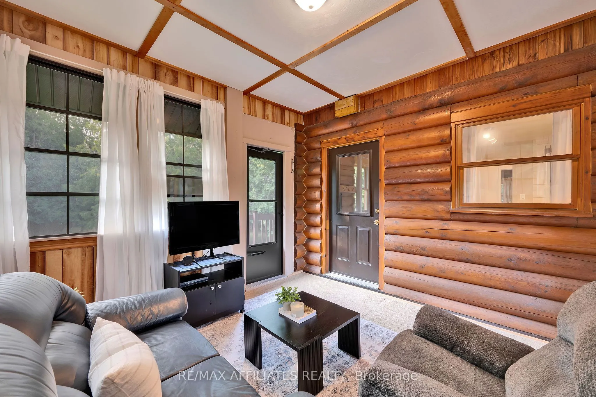 256 Saunders Road