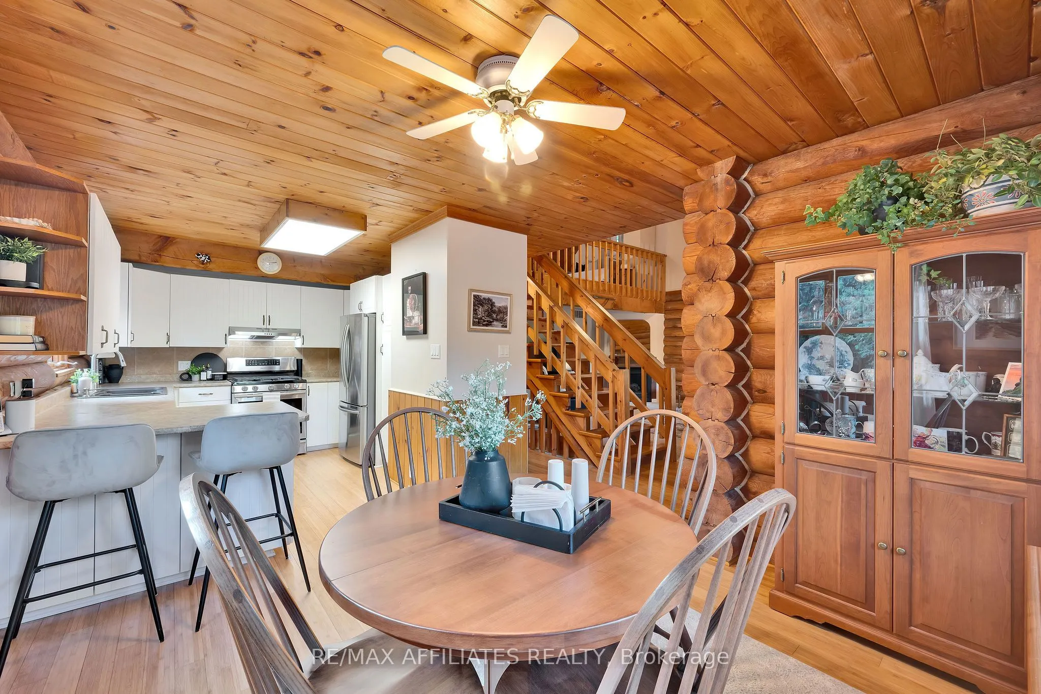 256 Saunders Road