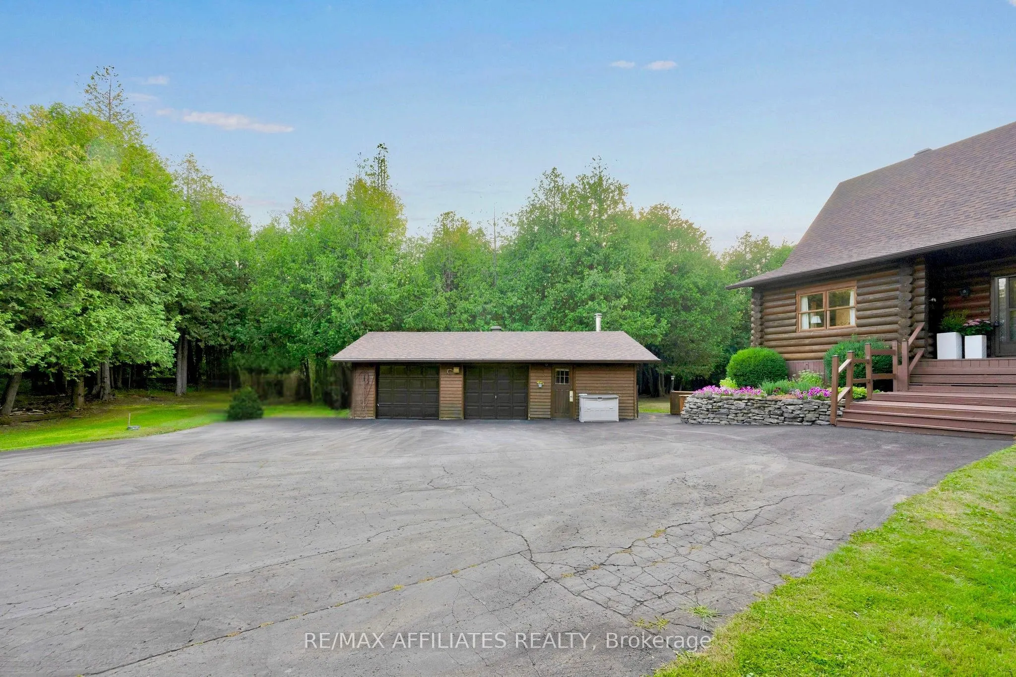 256 Saunders Road