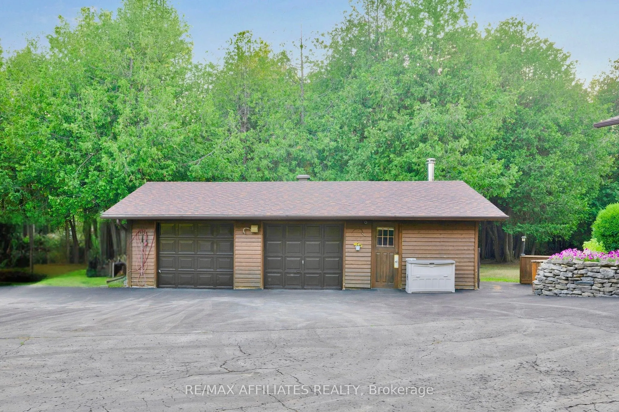 256 Saunders Road