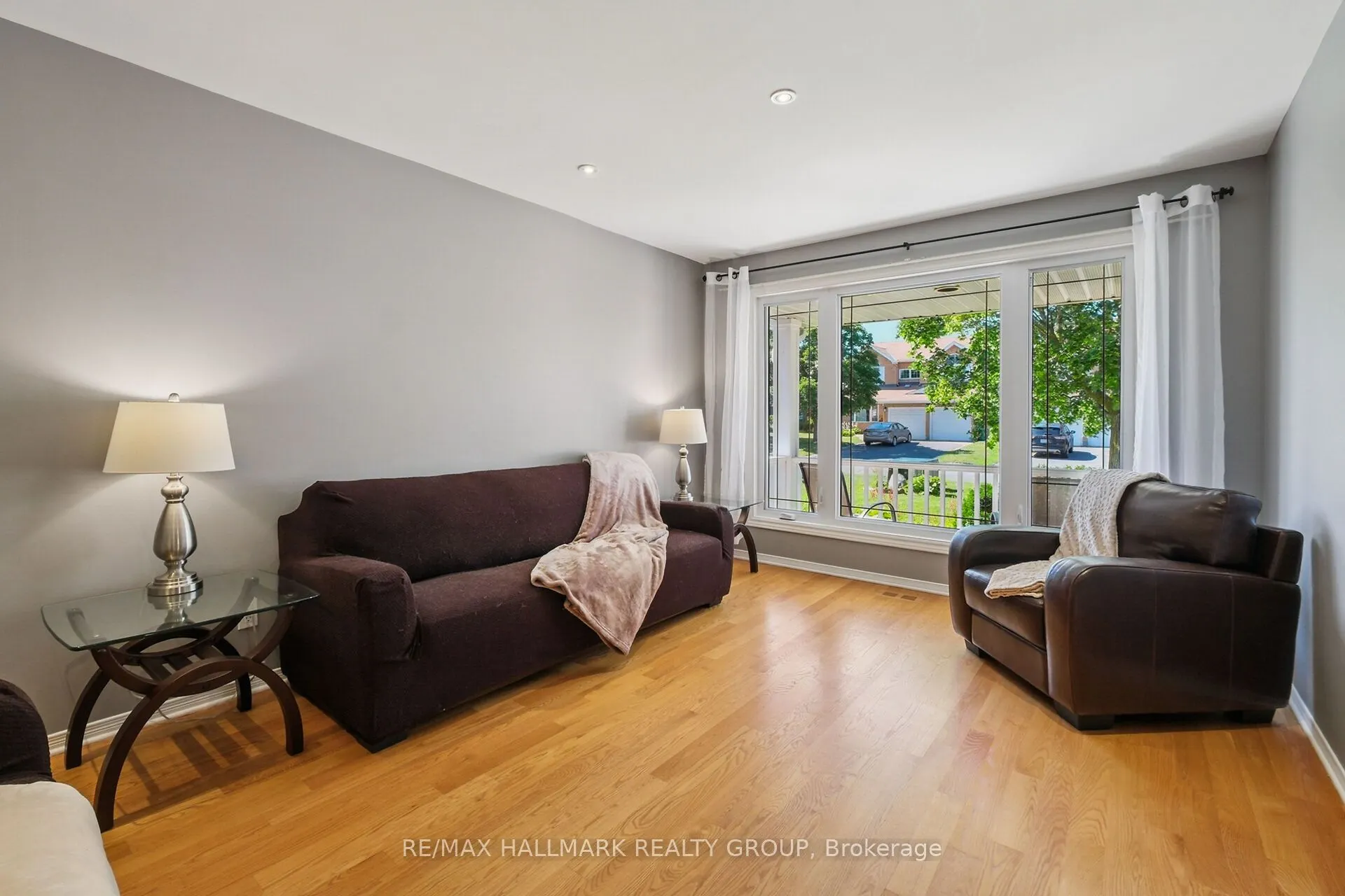 3034 Courtyard Crescent