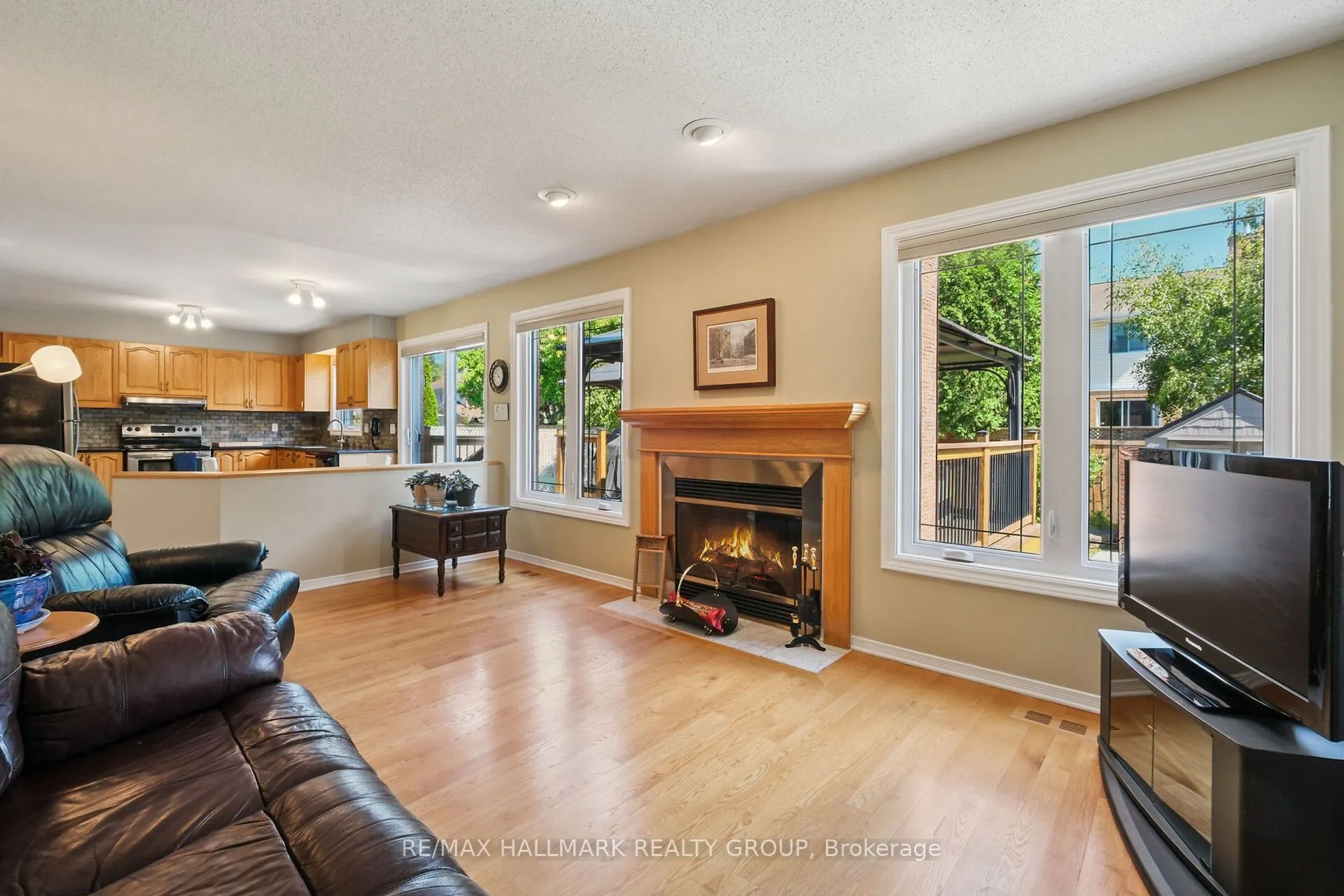 3034 Courtyard Crescent