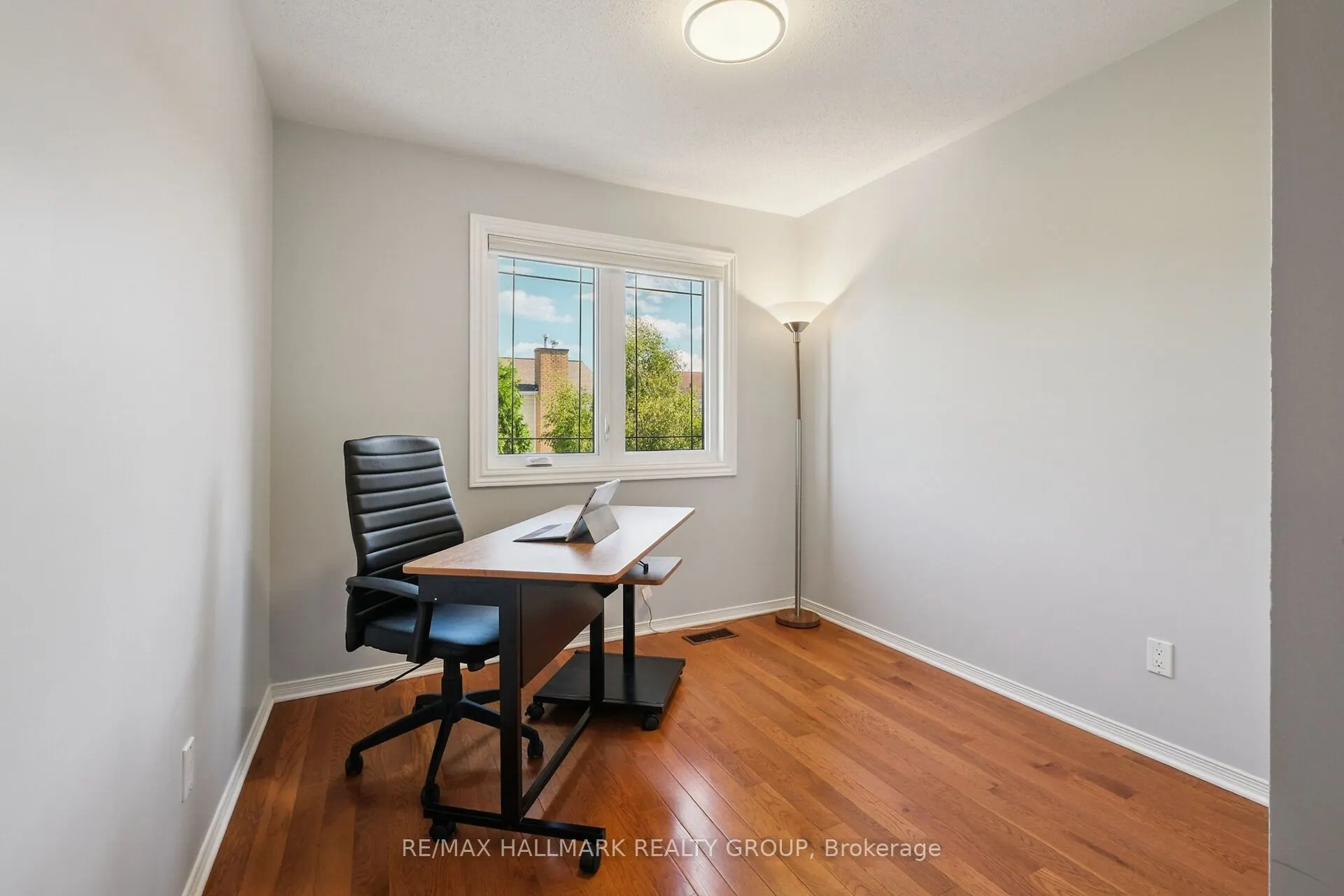 3034 Courtyard Crescent