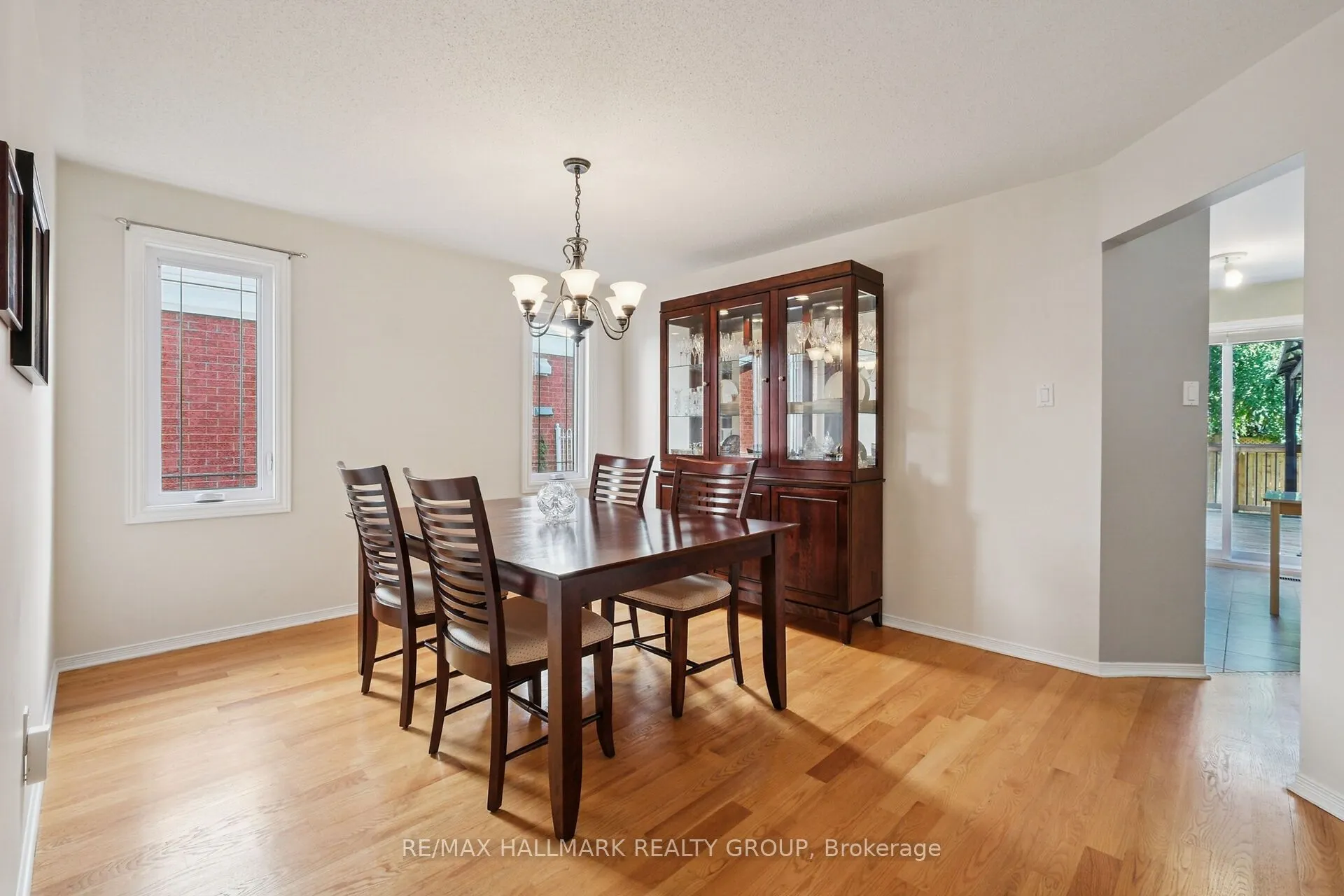 3034 Courtyard Crescent