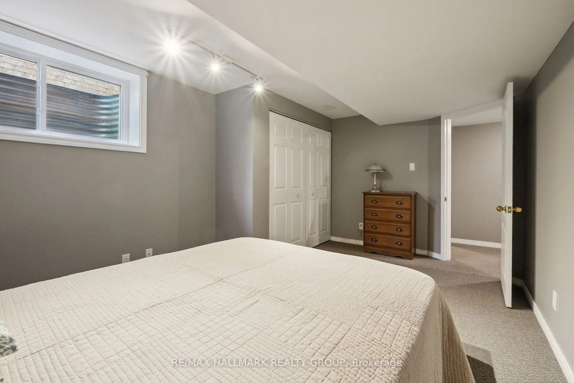 3034 Courtyard Crescent