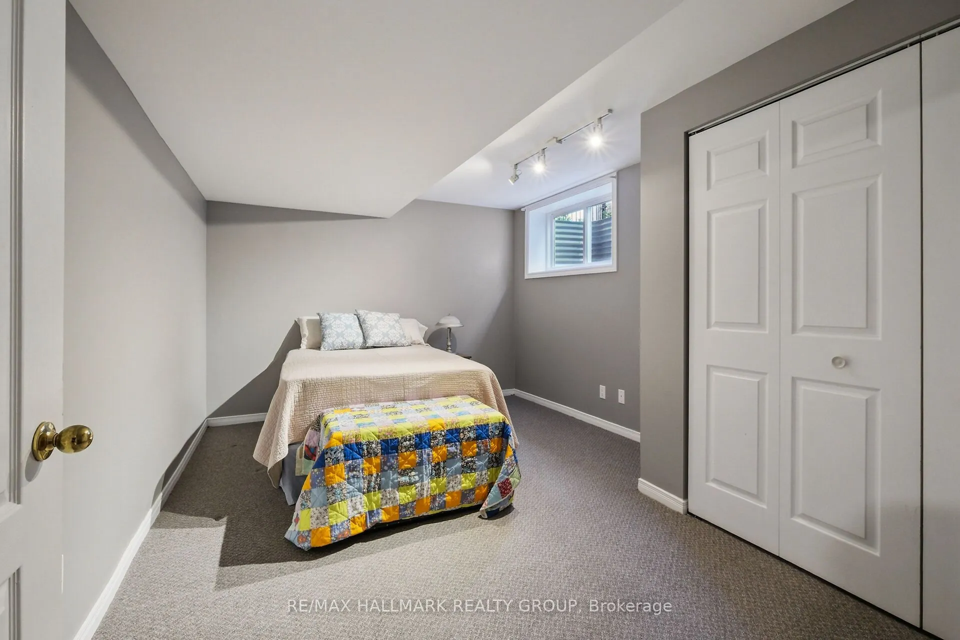 3034 Courtyard Crescent