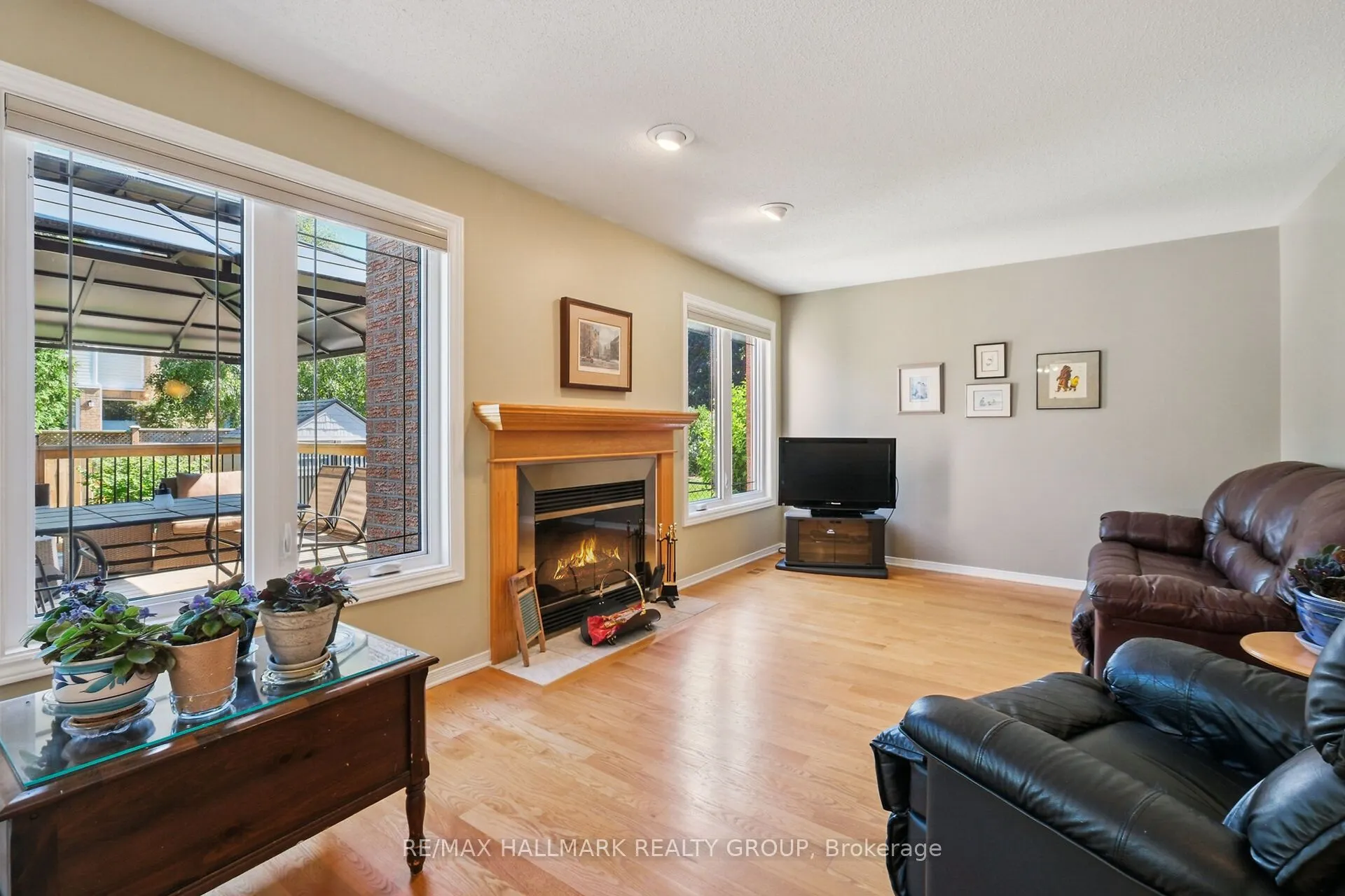 3034 Courtyard Crescent