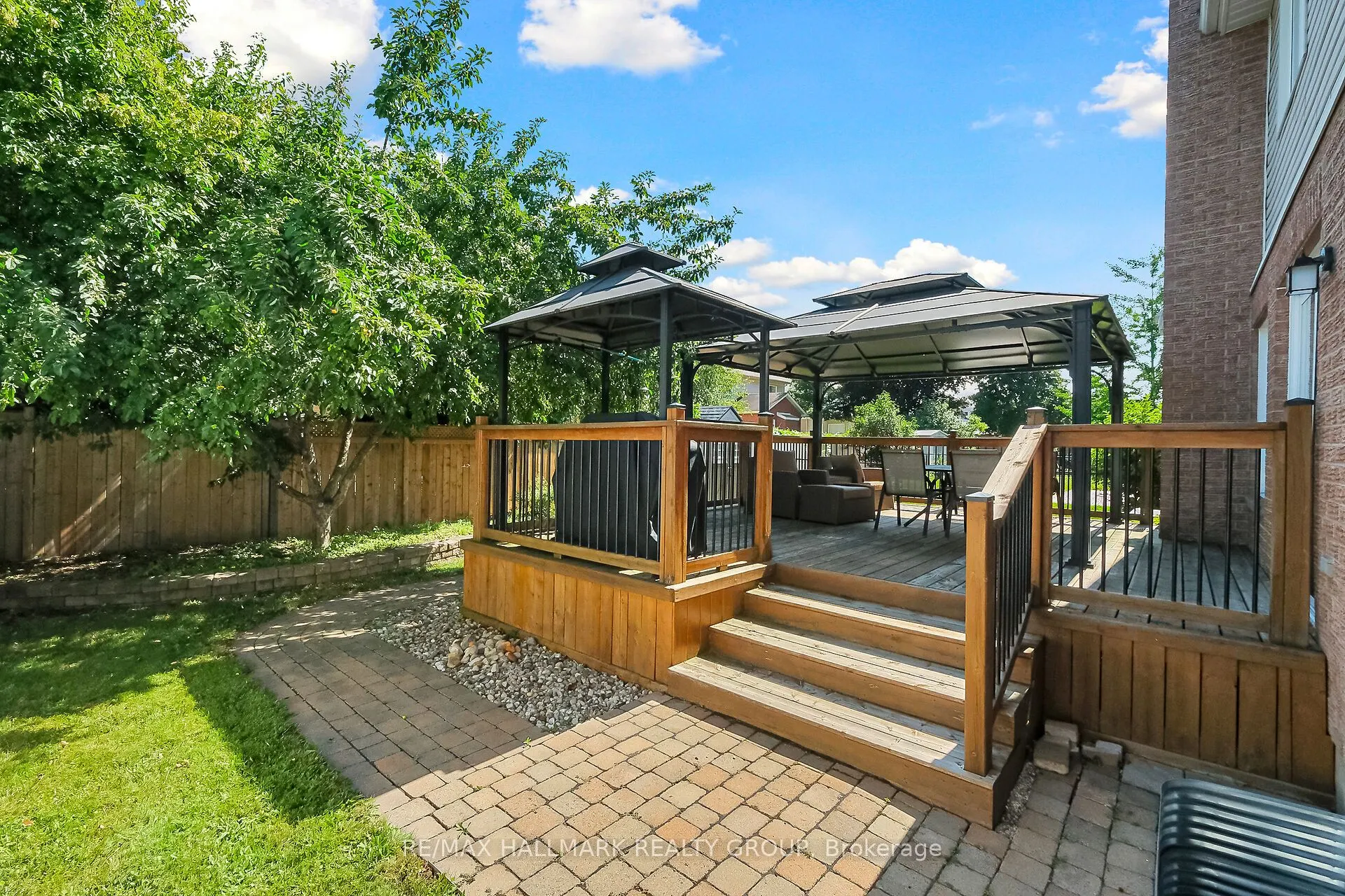 3034 Courtyard Crescent