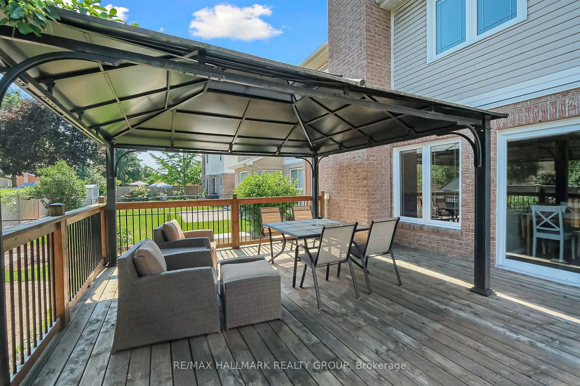 3034 Courtyard Crescent
