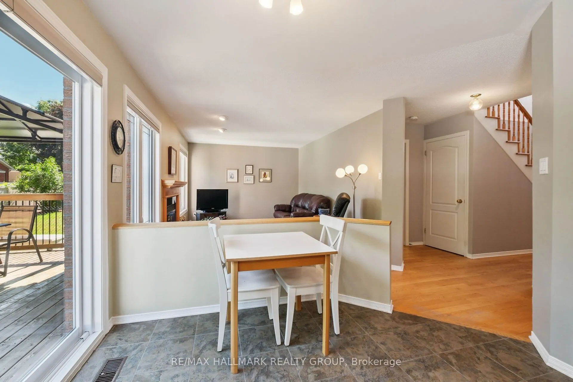 3034 Courtyard Crescent