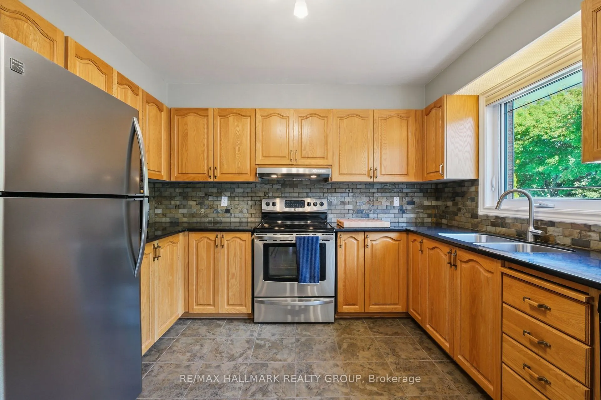 3034 Courtyard Crescent
