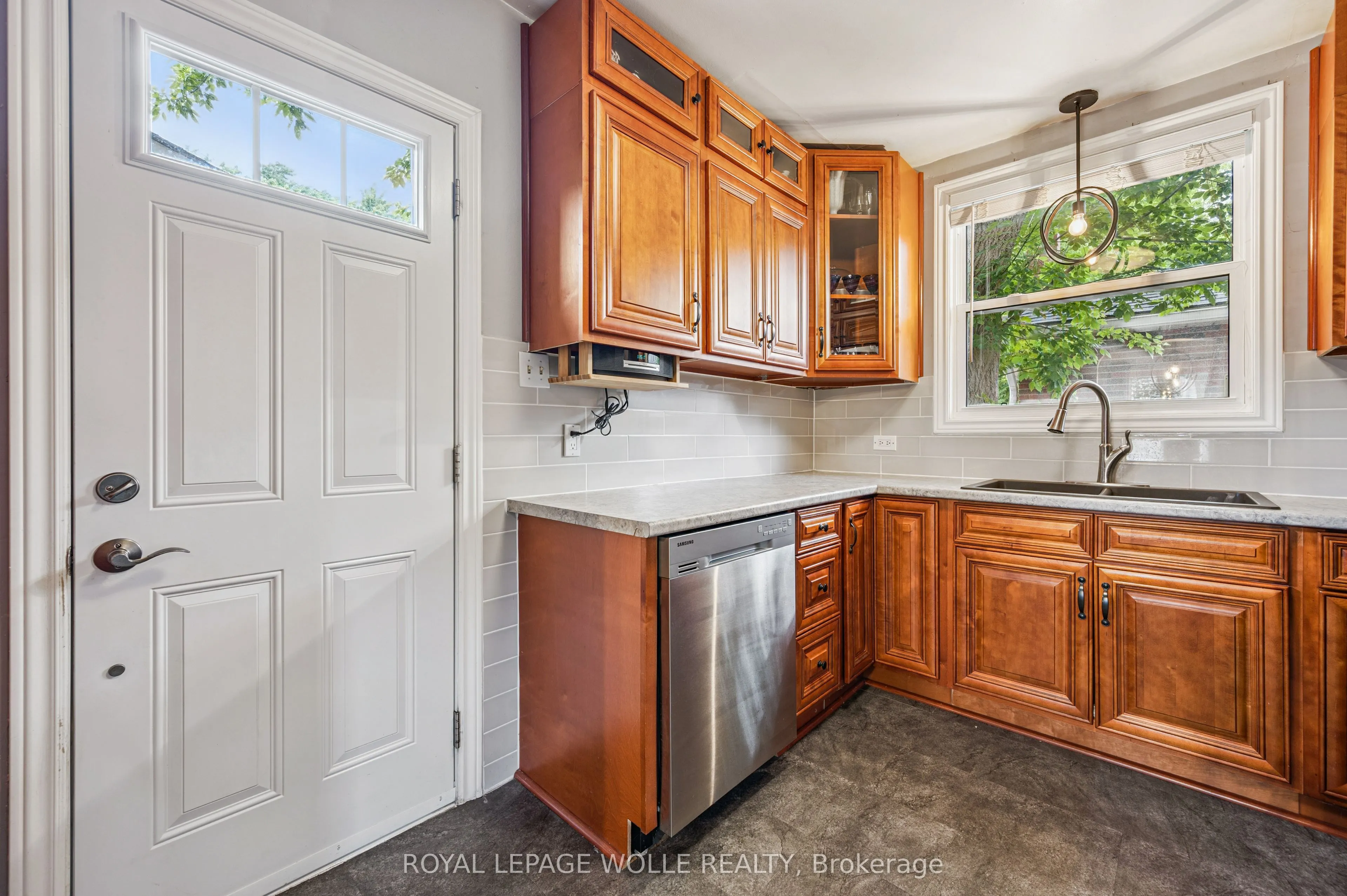854 Guelph Street