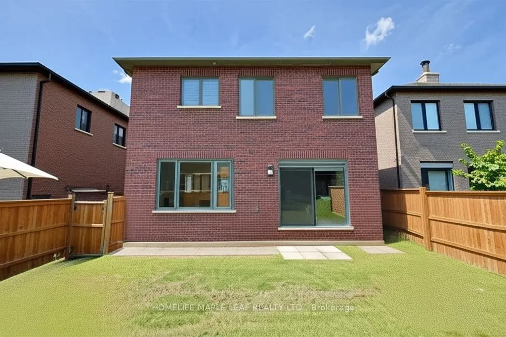 156 Silverwood Crescent