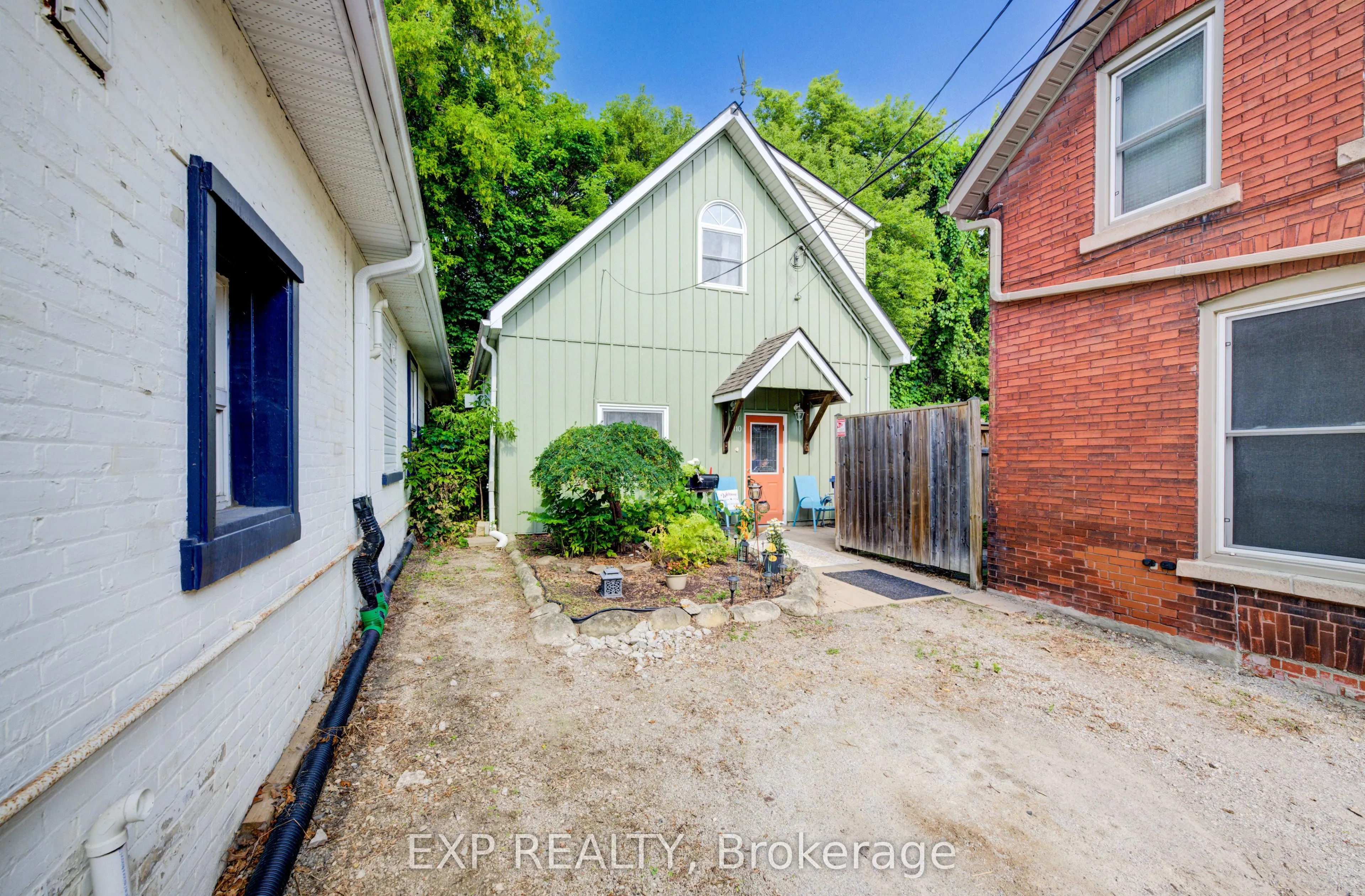 110 Surrey Street E
