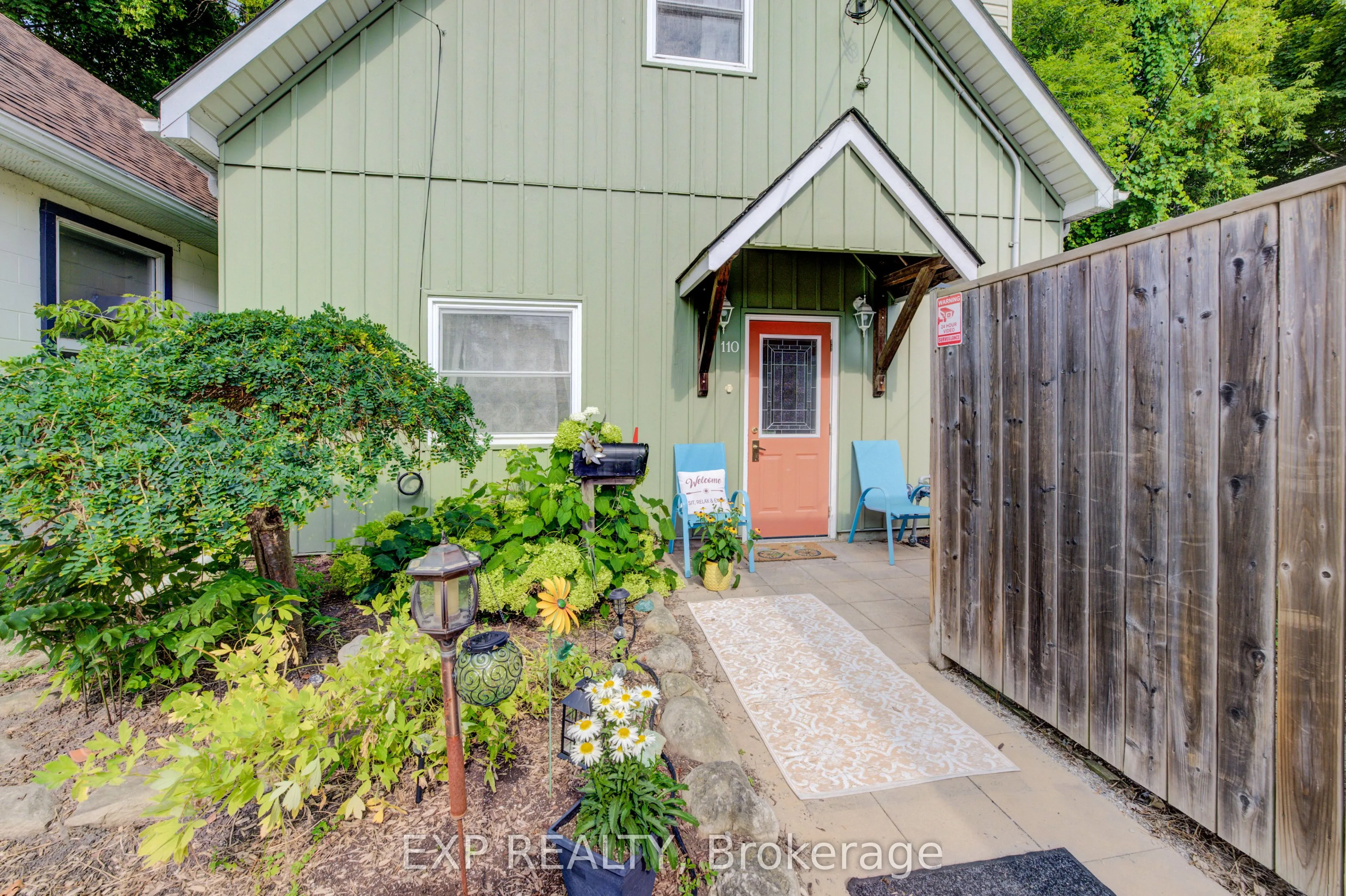 110 Surrey Street E