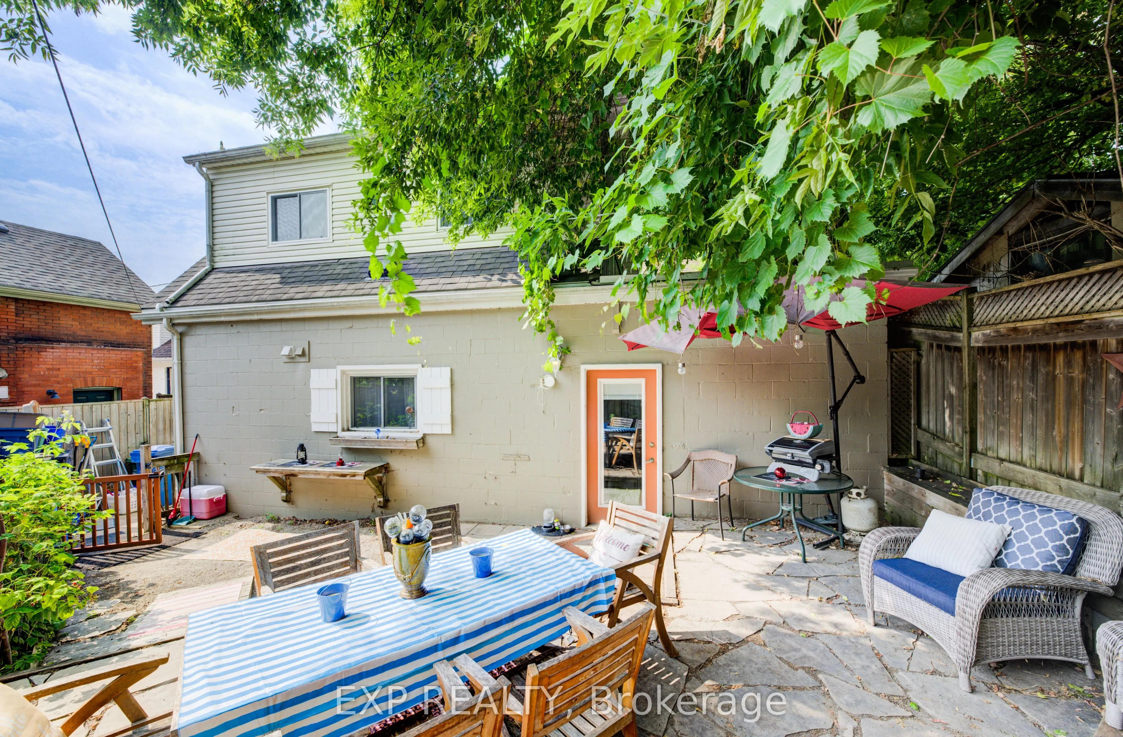 110 Surrey Street E
