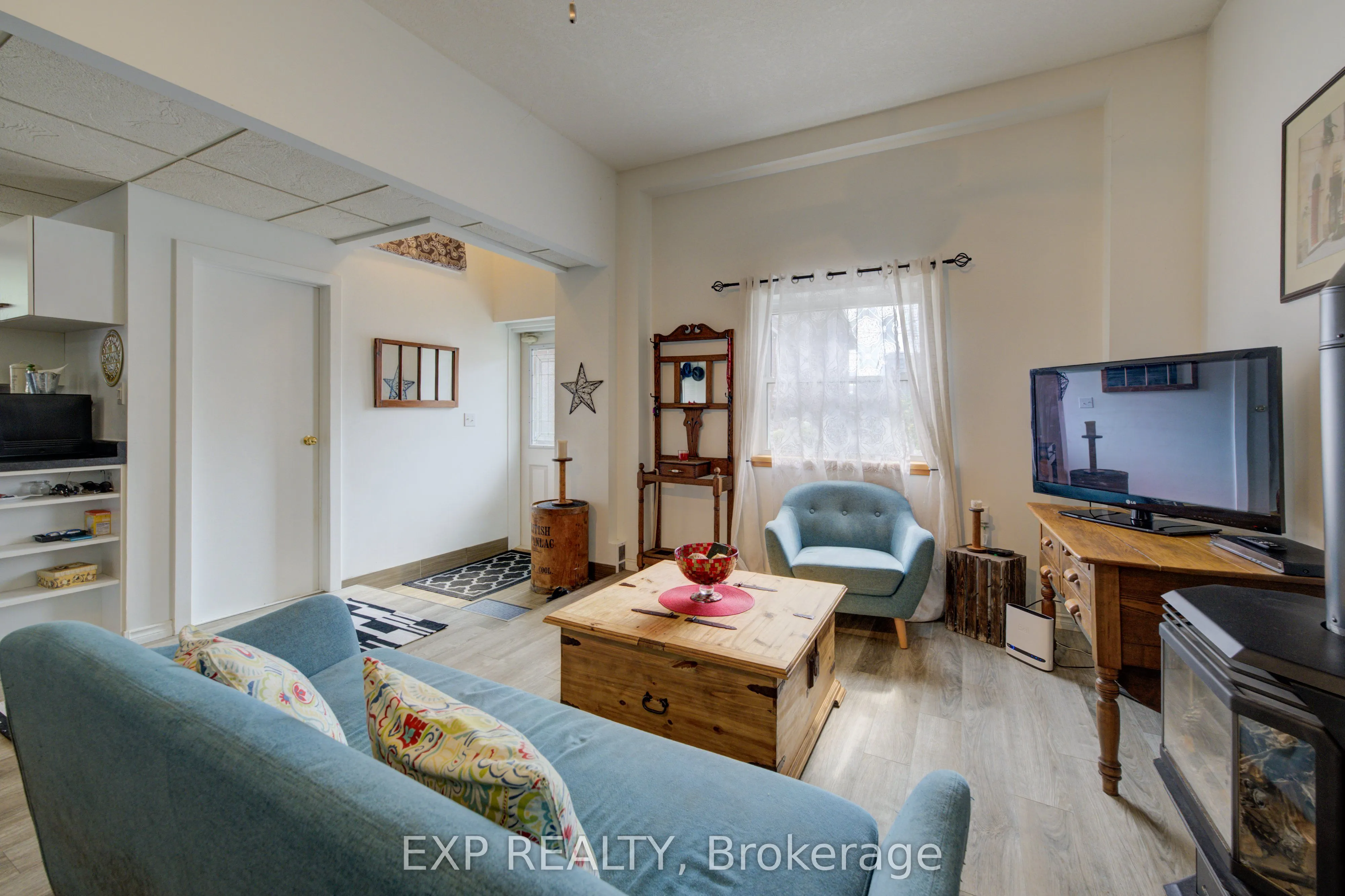 110 Surrey Street E