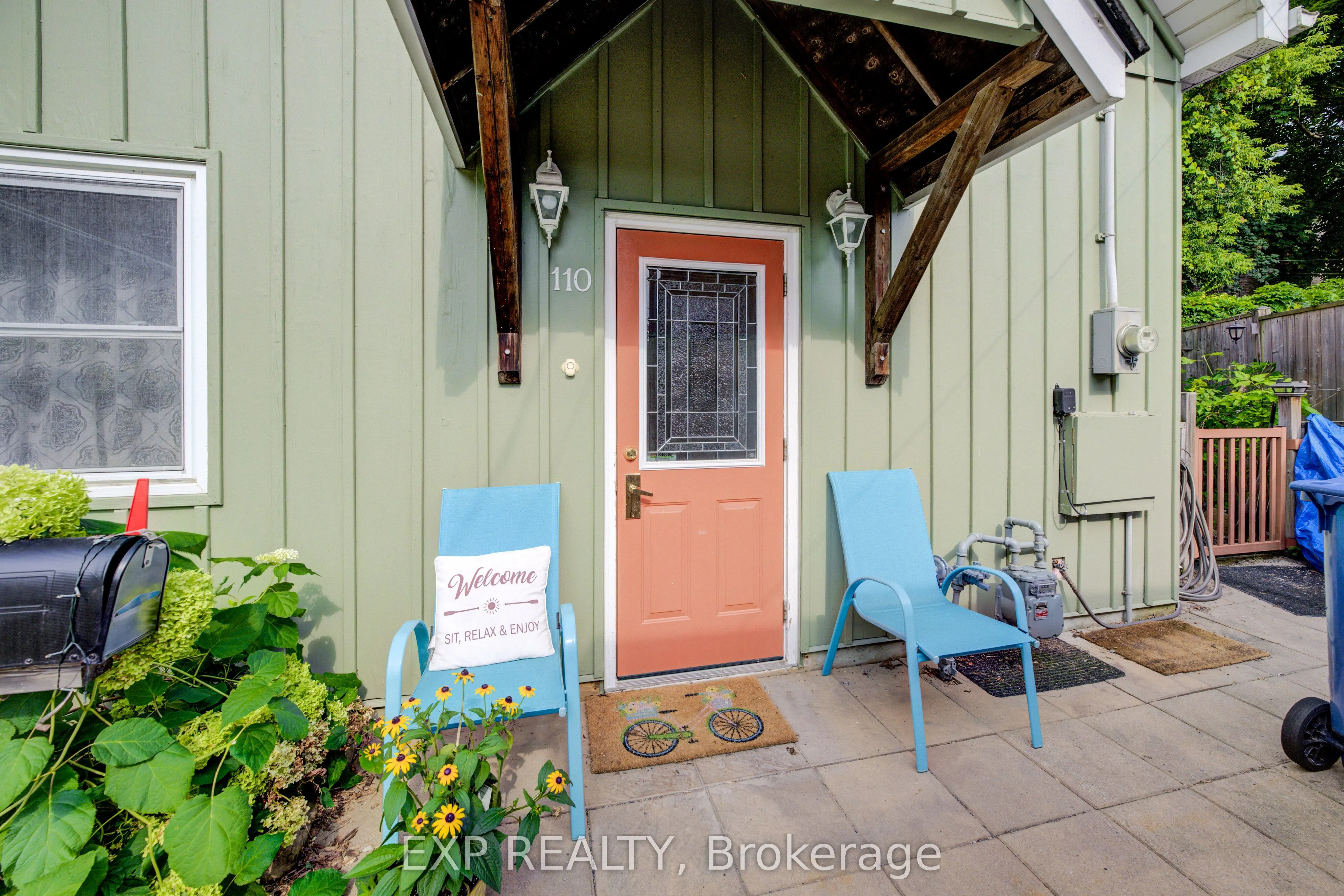 110 Surrey Street E