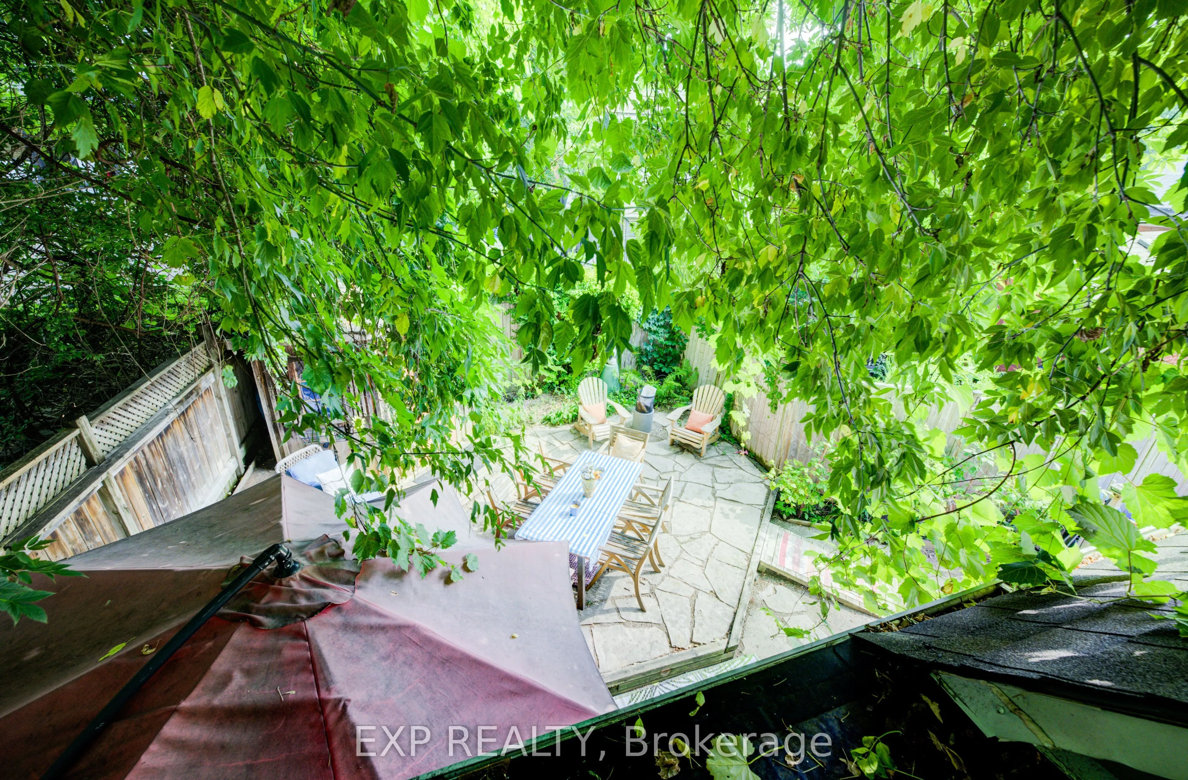 110 Surrey Street E