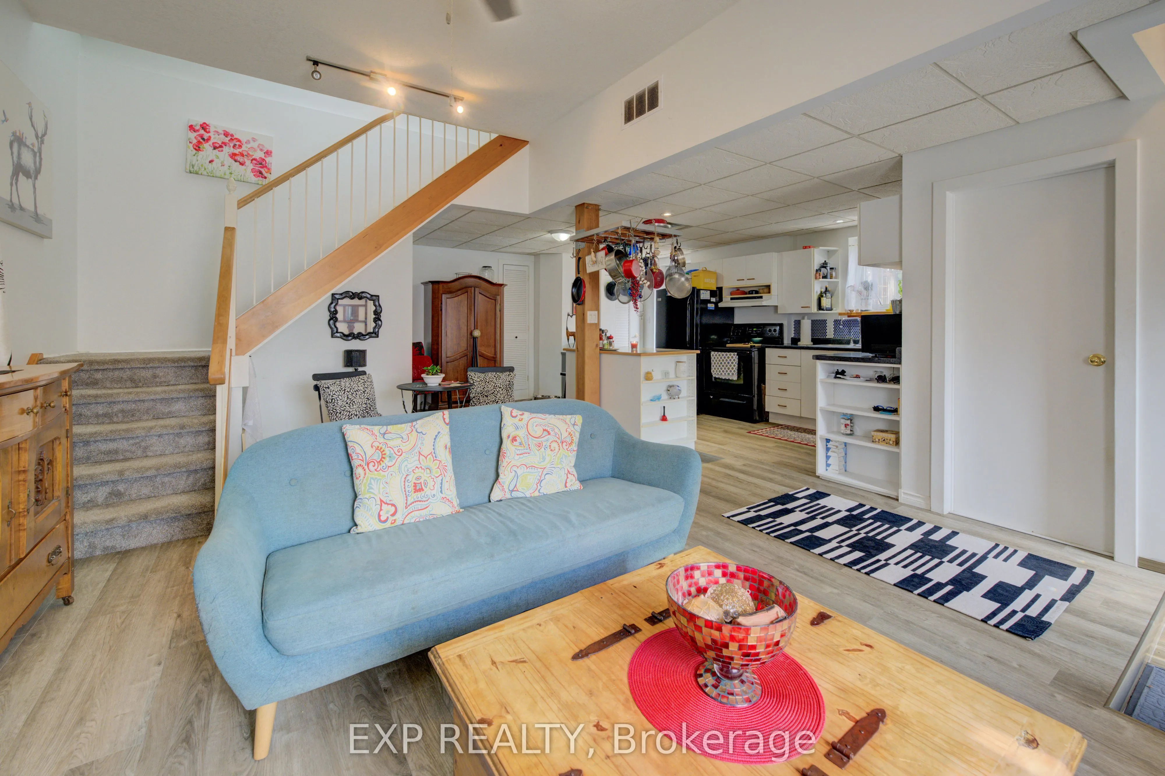 110 Surrey Street E