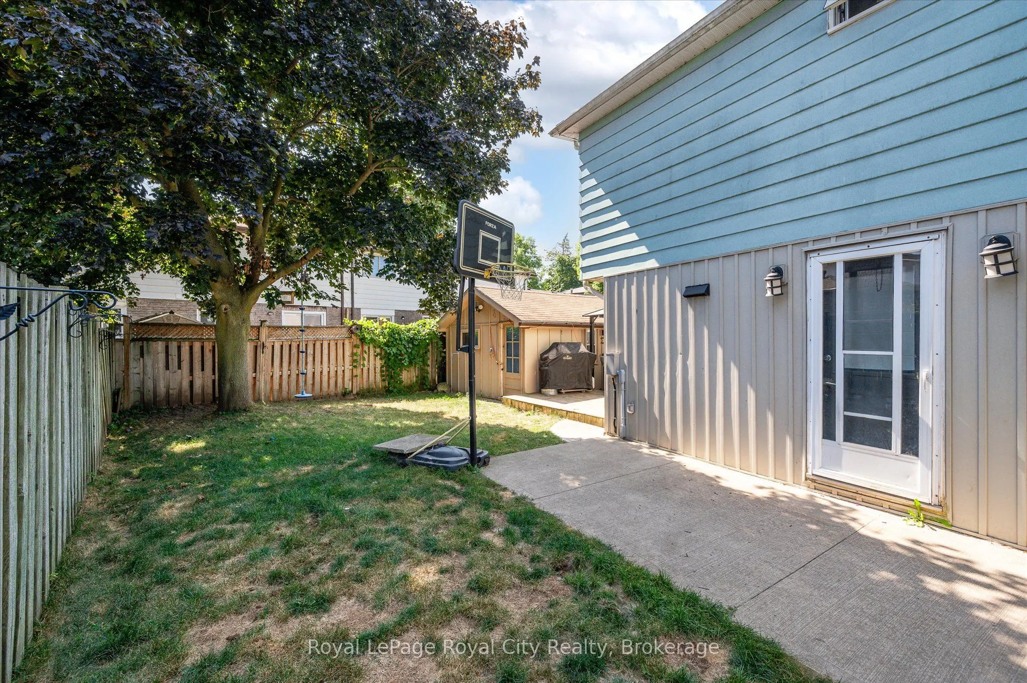 478 Pinetree Crescent