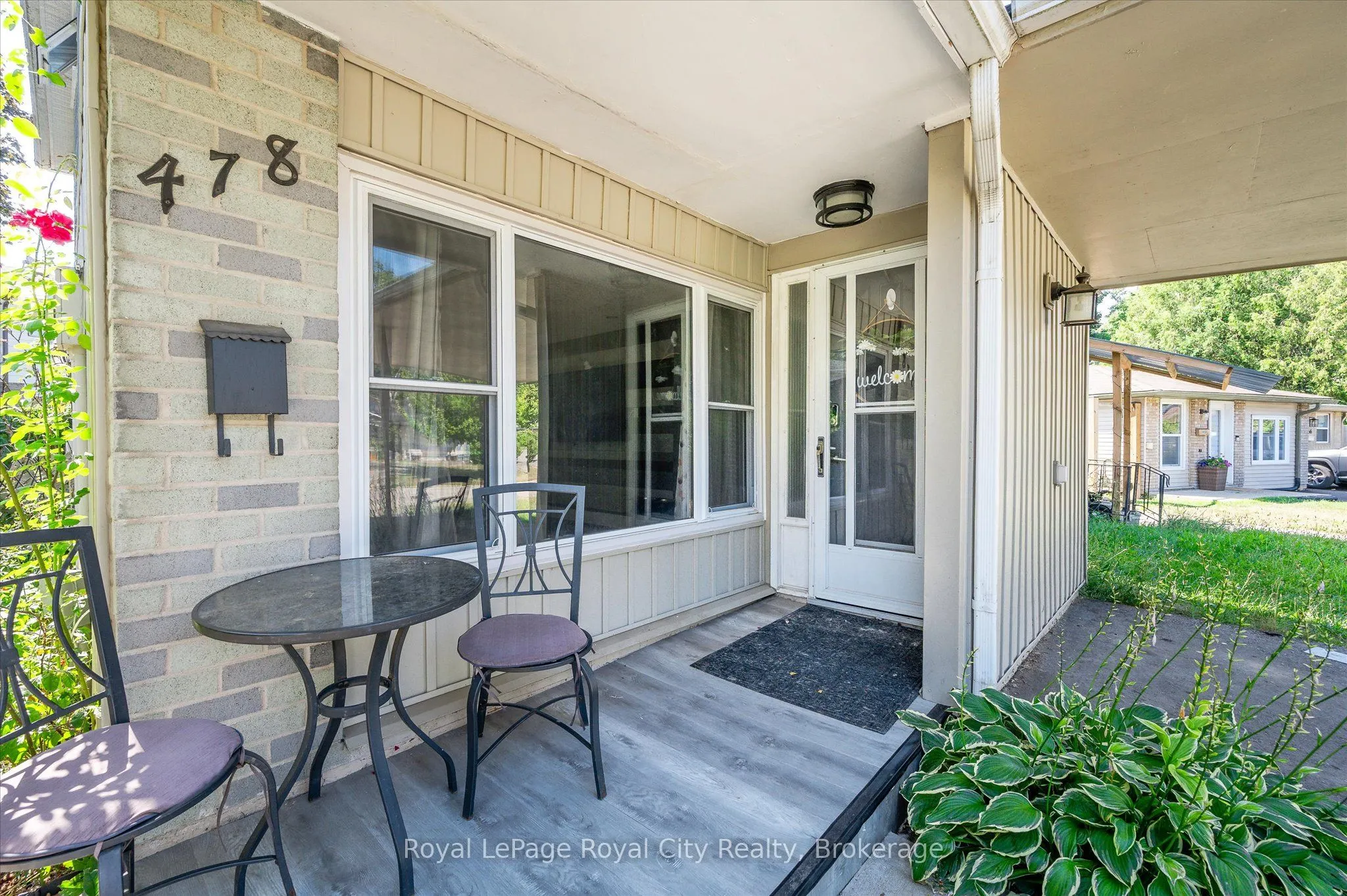 478 Pinetree Crescent