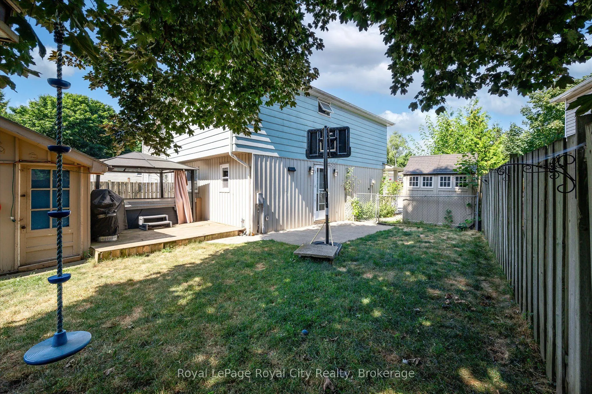 478 Pinetree Crescent