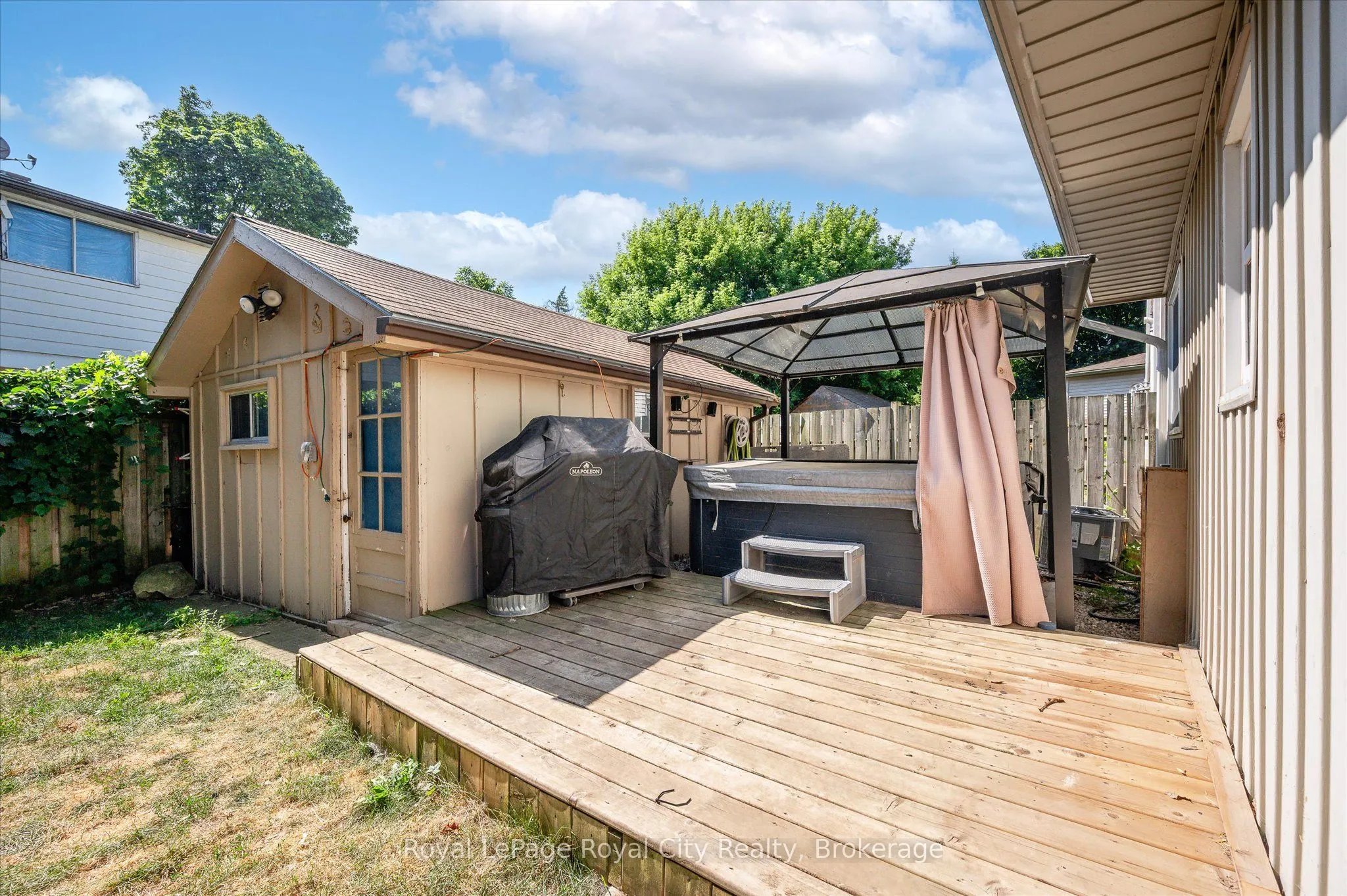 478 Pinetree Crescent