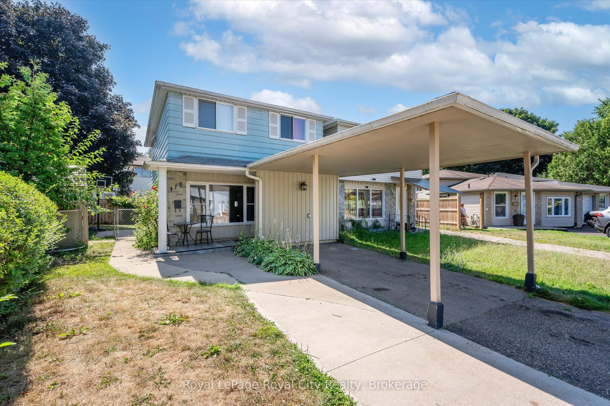 478 Pinetree Crescent