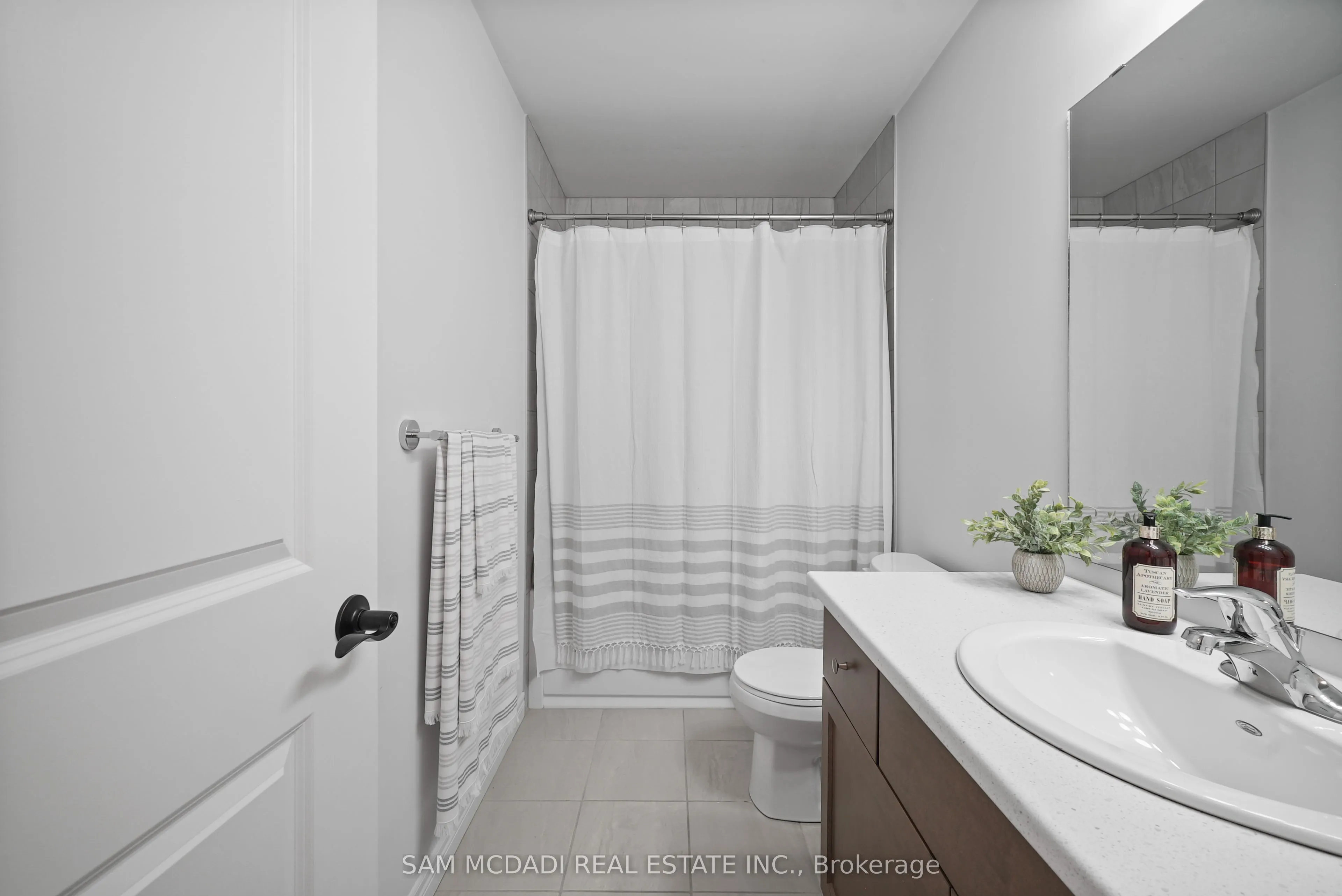 18 BEAU CHATEL Lane
