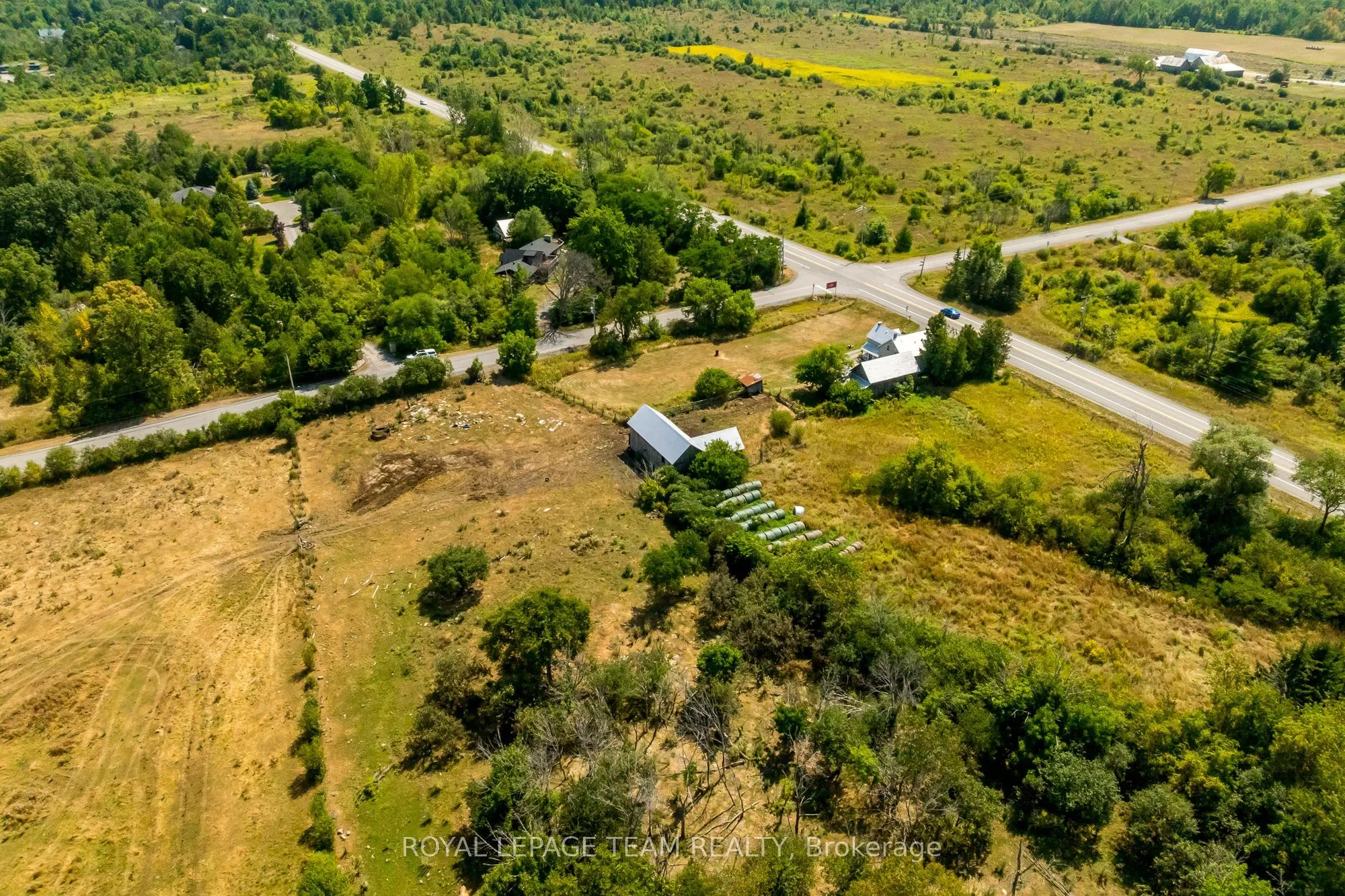 2106 Dunrobin Road