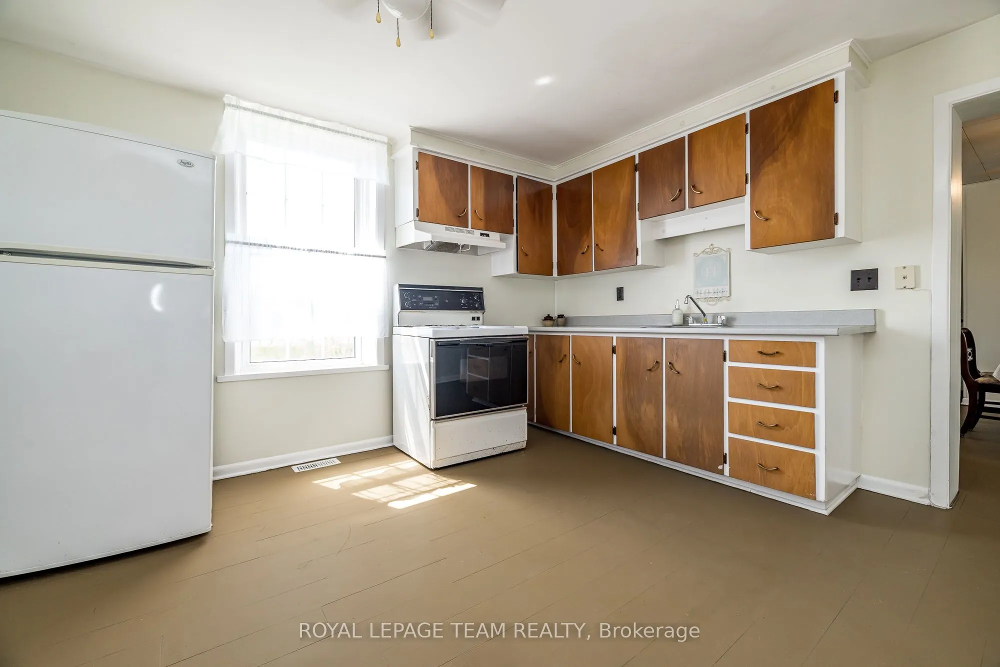 2106 Dunrobin Road