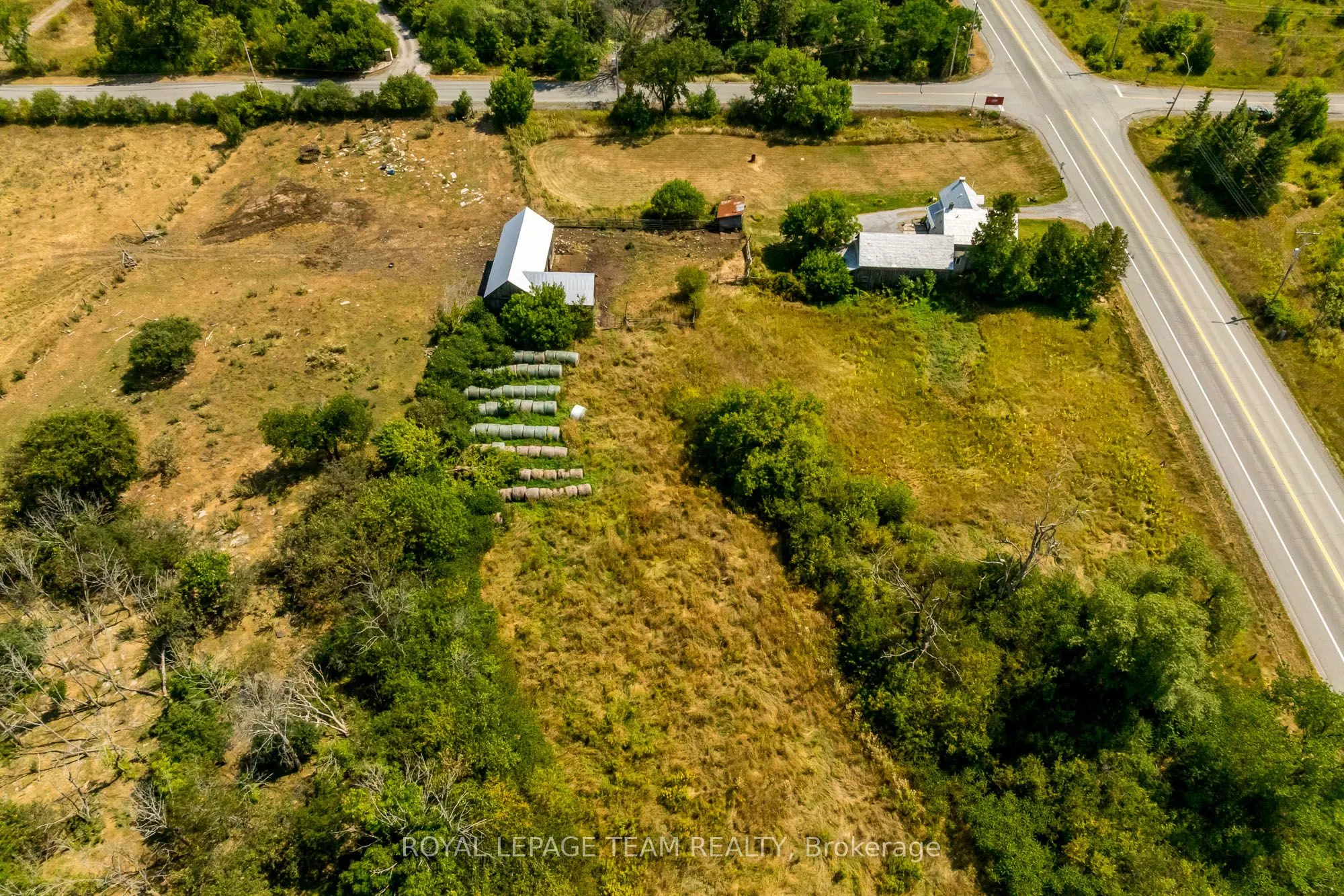 2106 Dunrobin Road