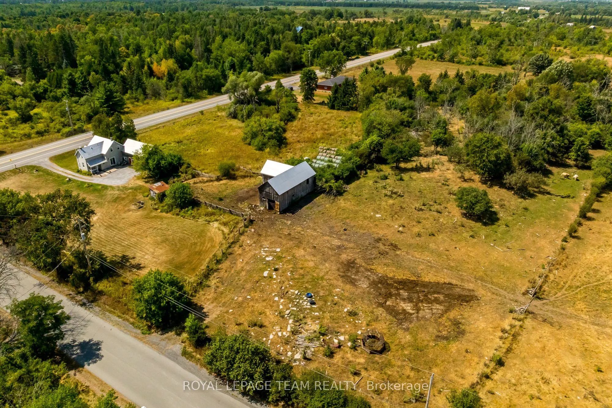 2106 Dunrobin Road