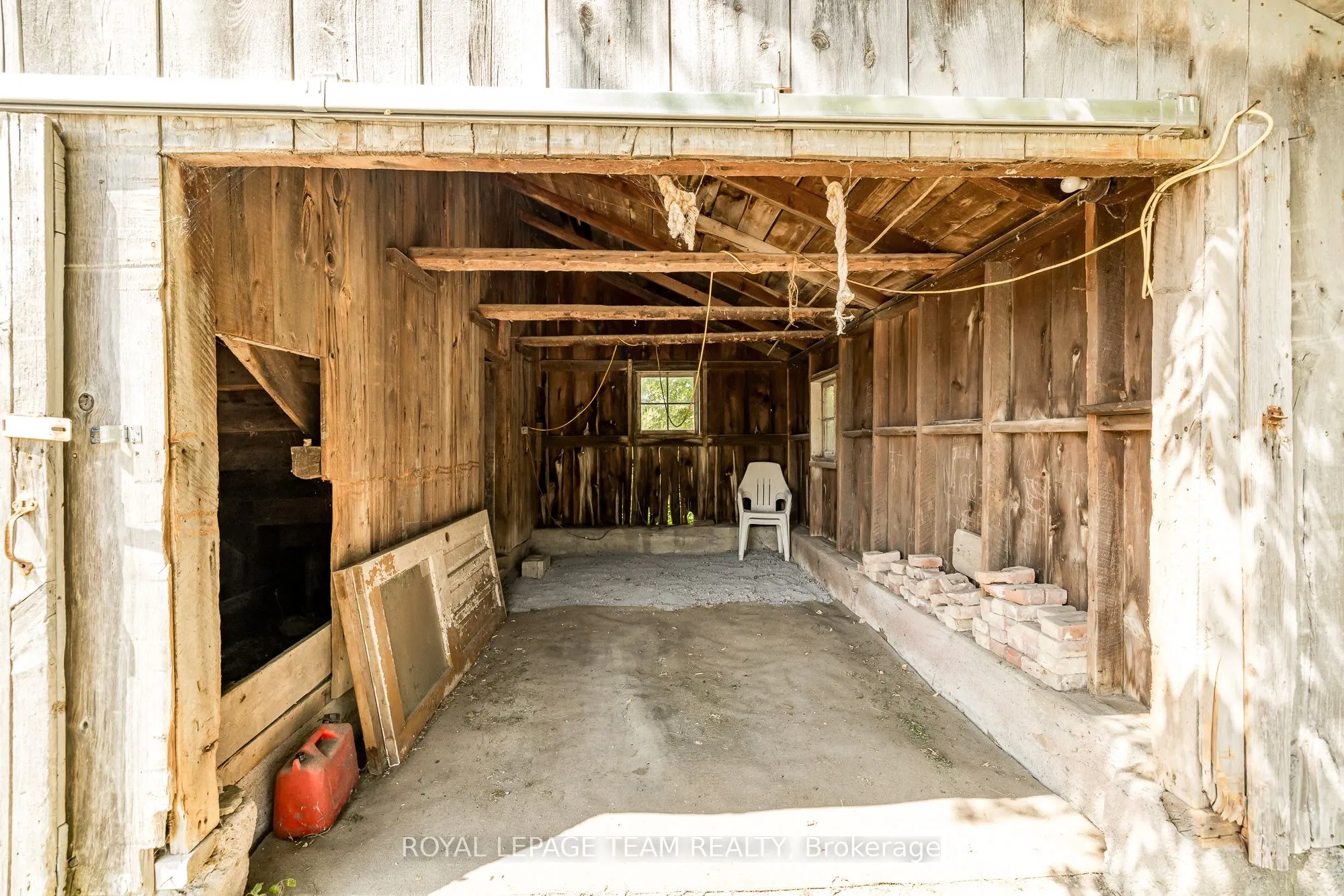 2106 Dunrobin Road