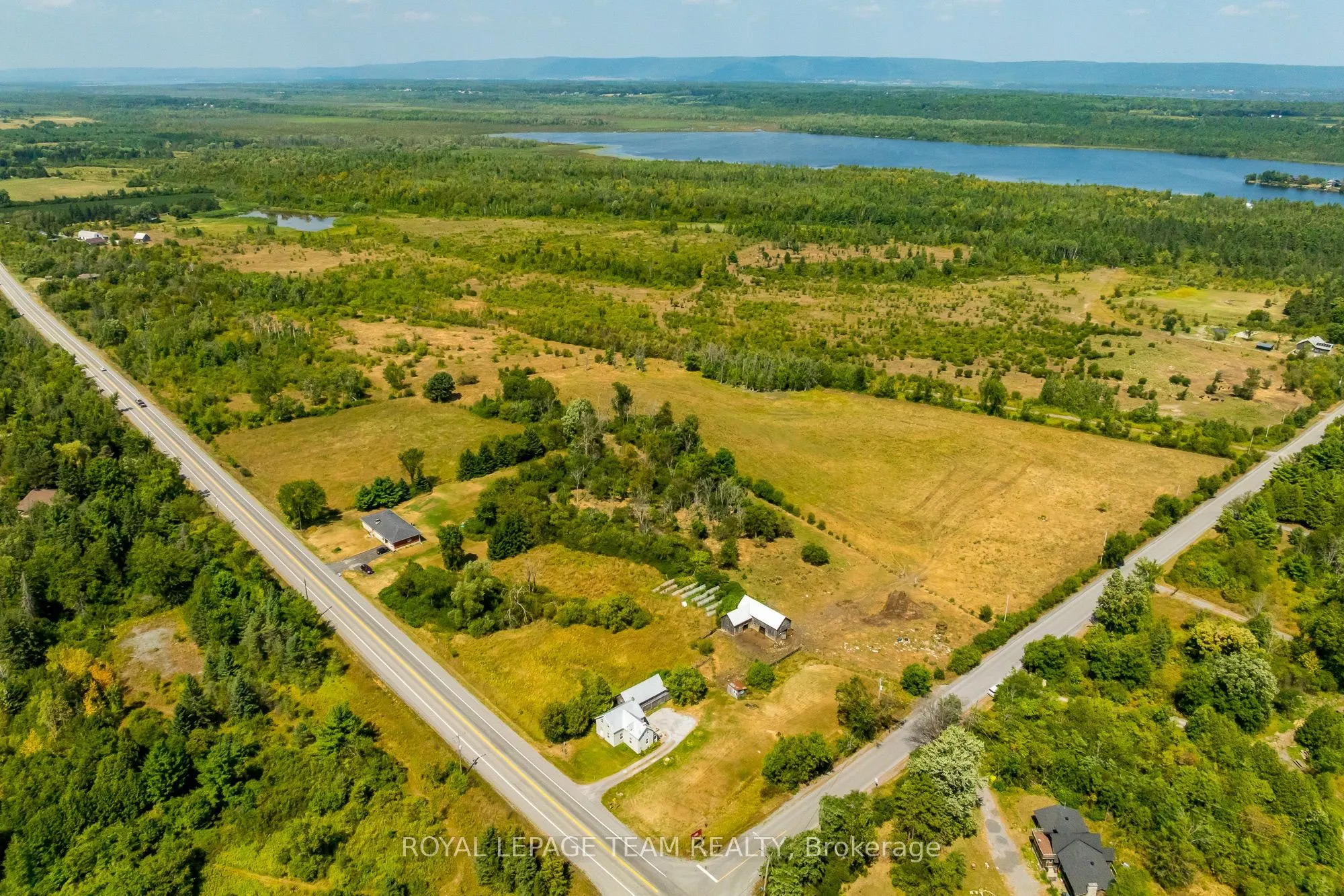 2106 Dunrobin Road